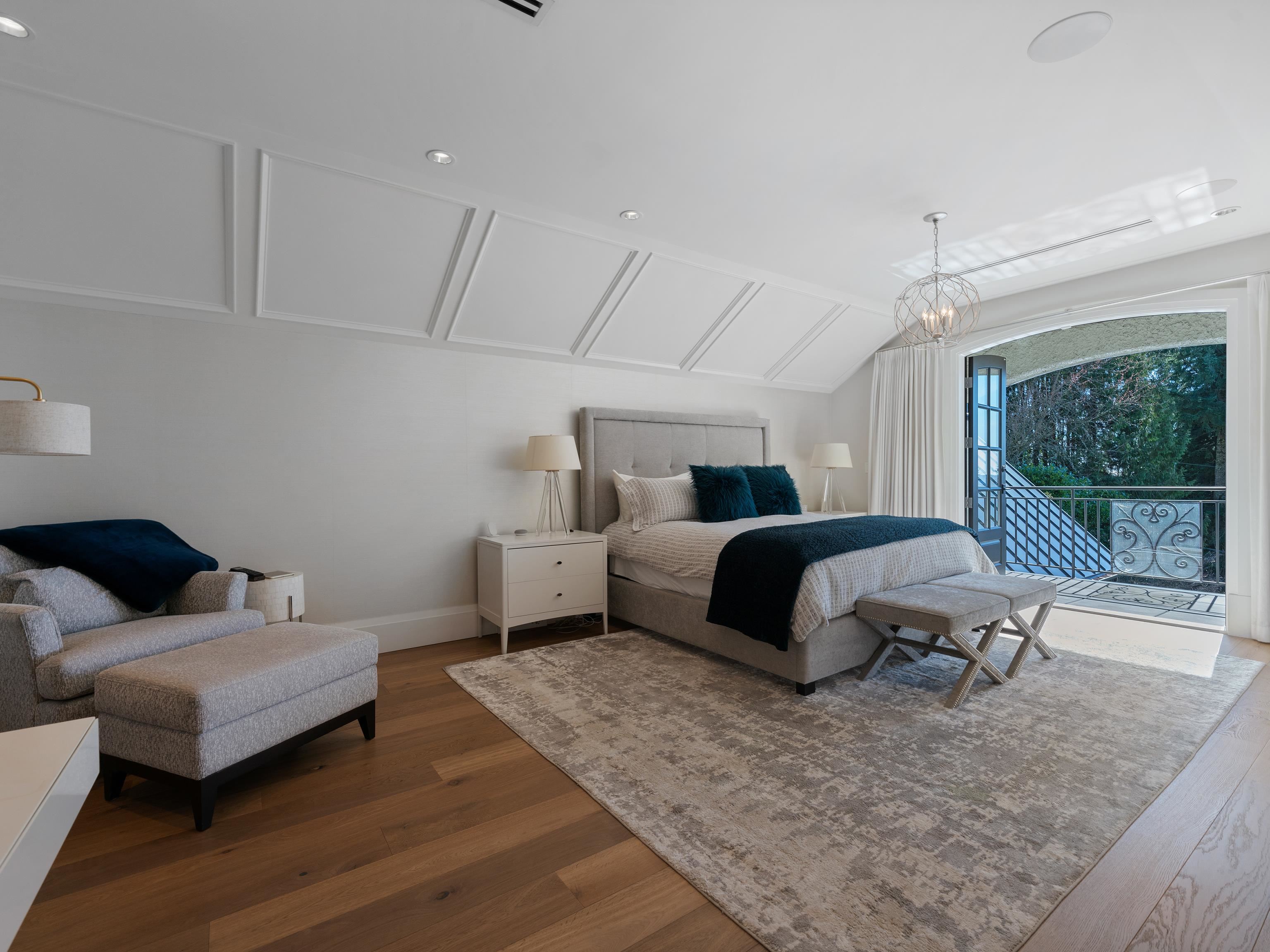 Listing image of 2985 ALTAMONT CRESCENT