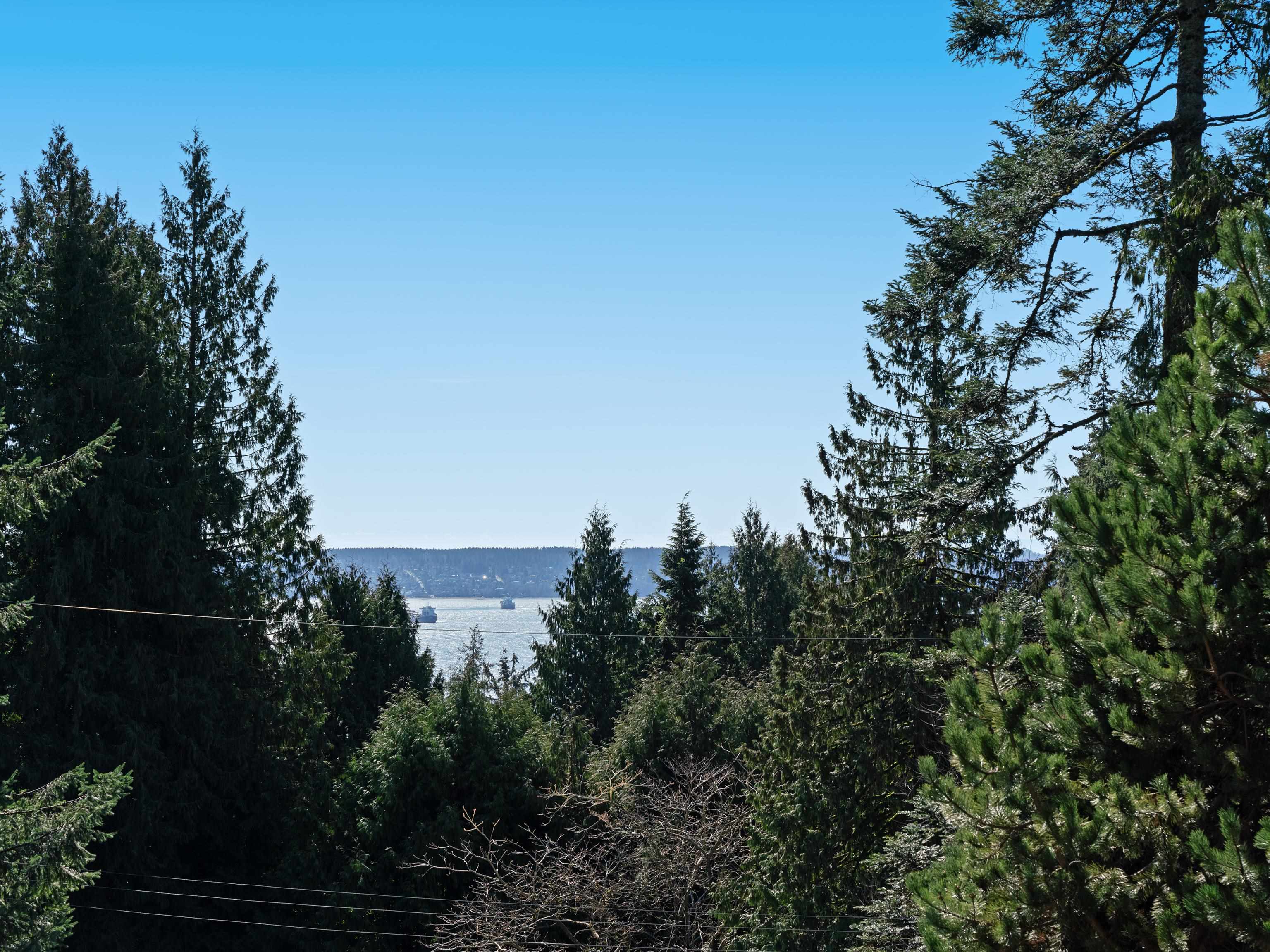 Listing image of 2985 ALTAMONT CRESCENT