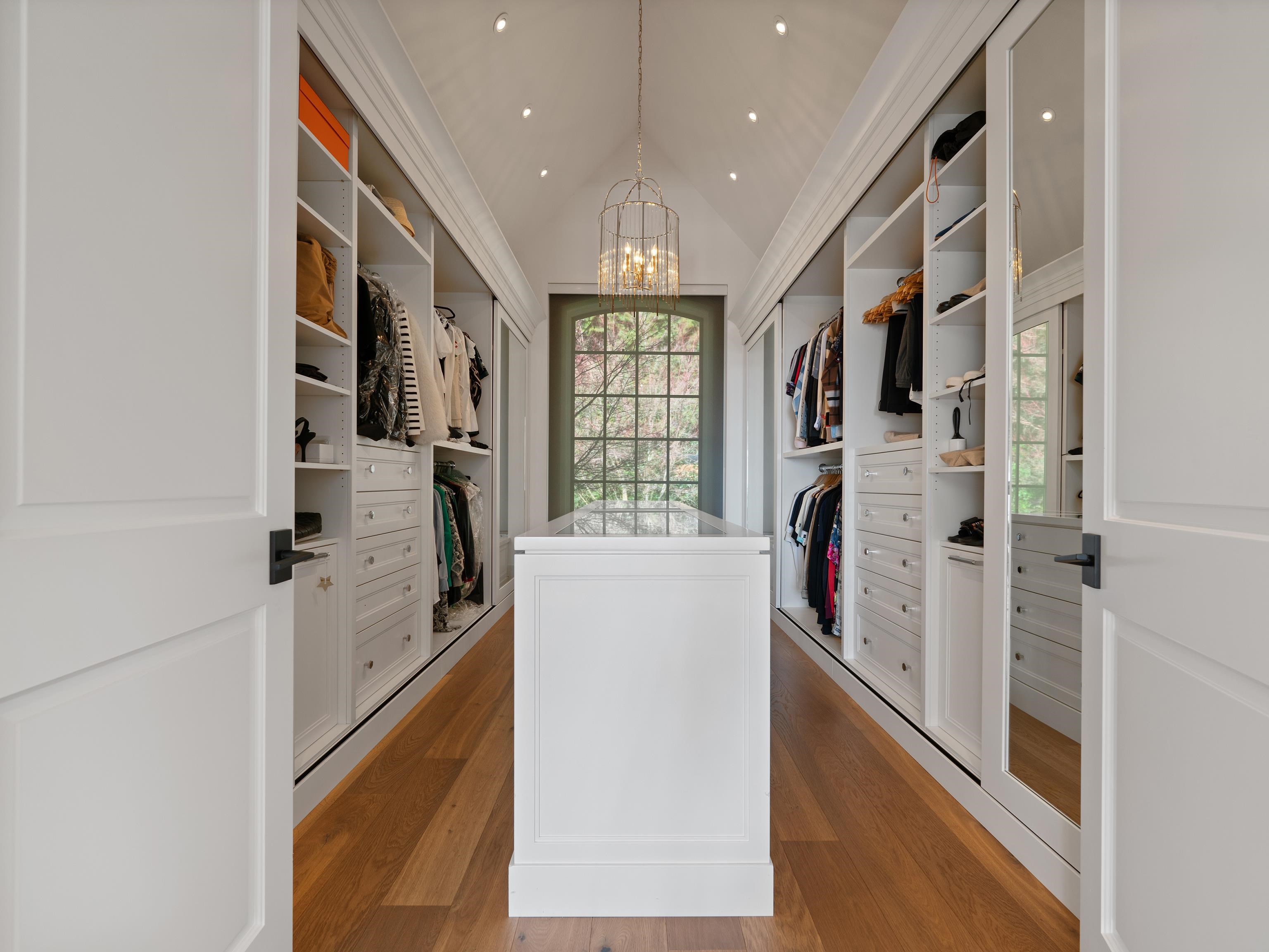 Listing image of 2985 ALTAMONT CRESCENT