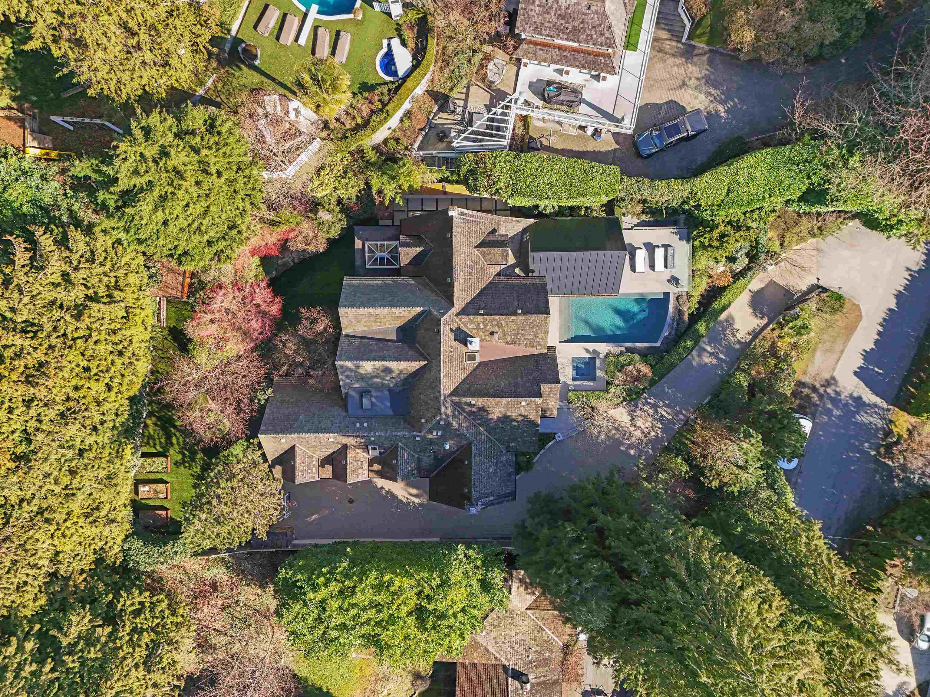 Listing image of 2985 ALTAMONT CRESCENT