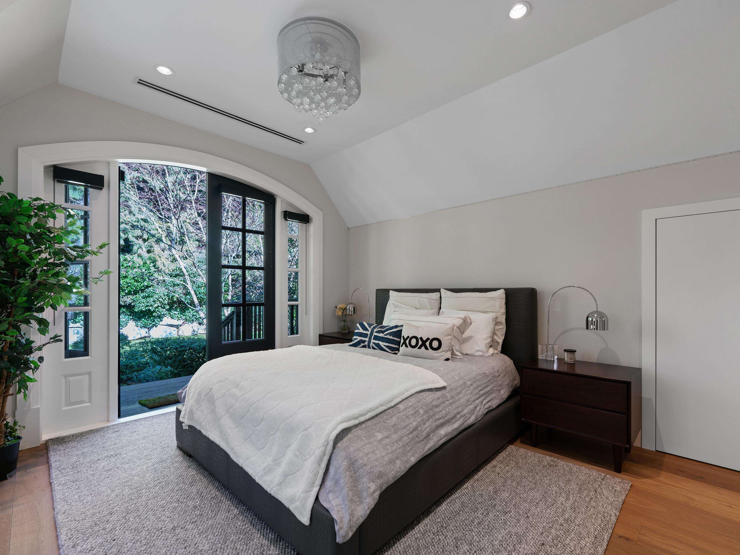 Listing image of 2985 ALTAMONT CRESCENT