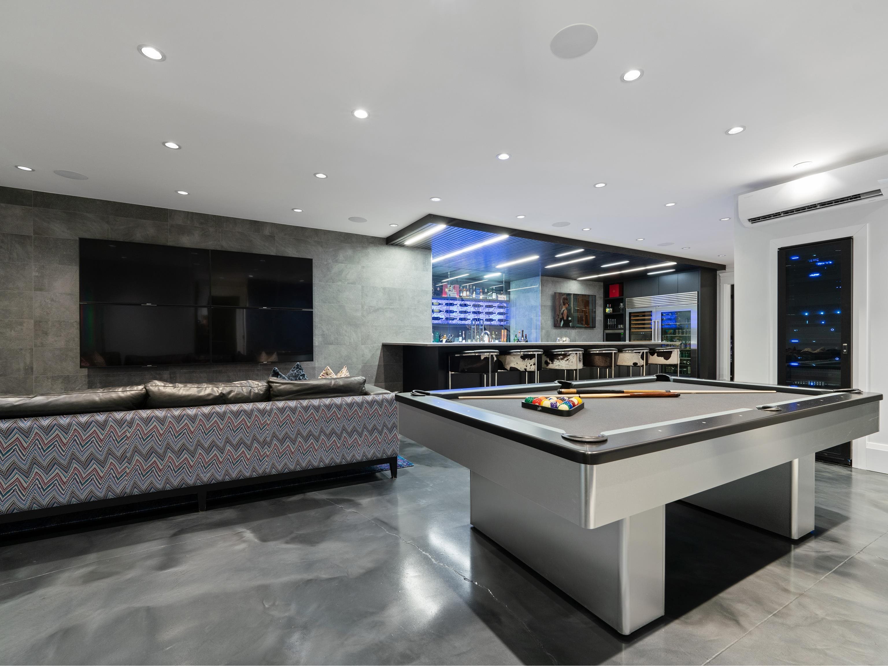 Listing image of 2985 ALTAMONT CRESCENT