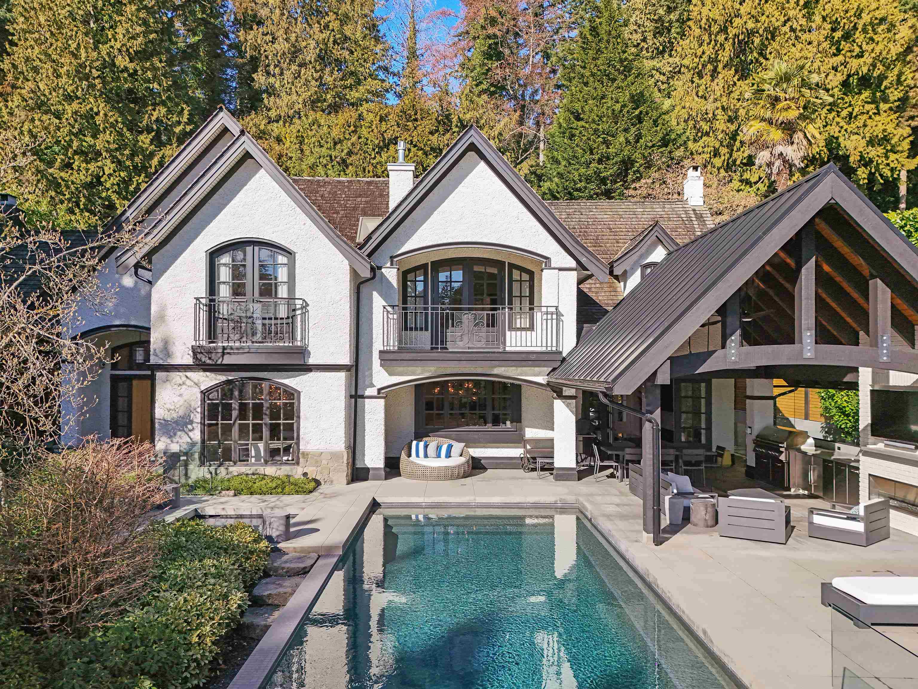Listing image of 2985 ALTAMONT CRESCENT