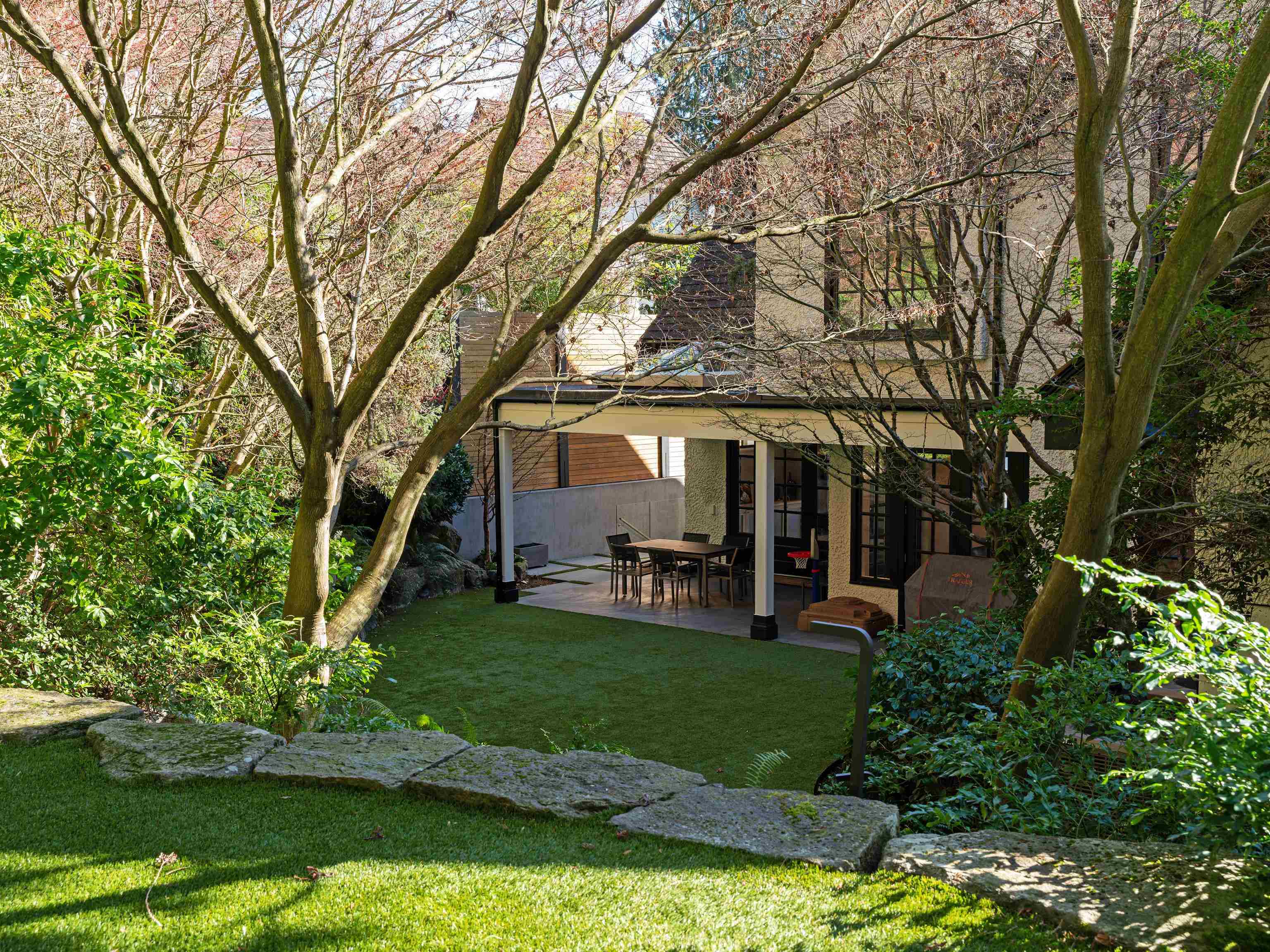Listing image of 2985 ALTAMONT CRESCENT