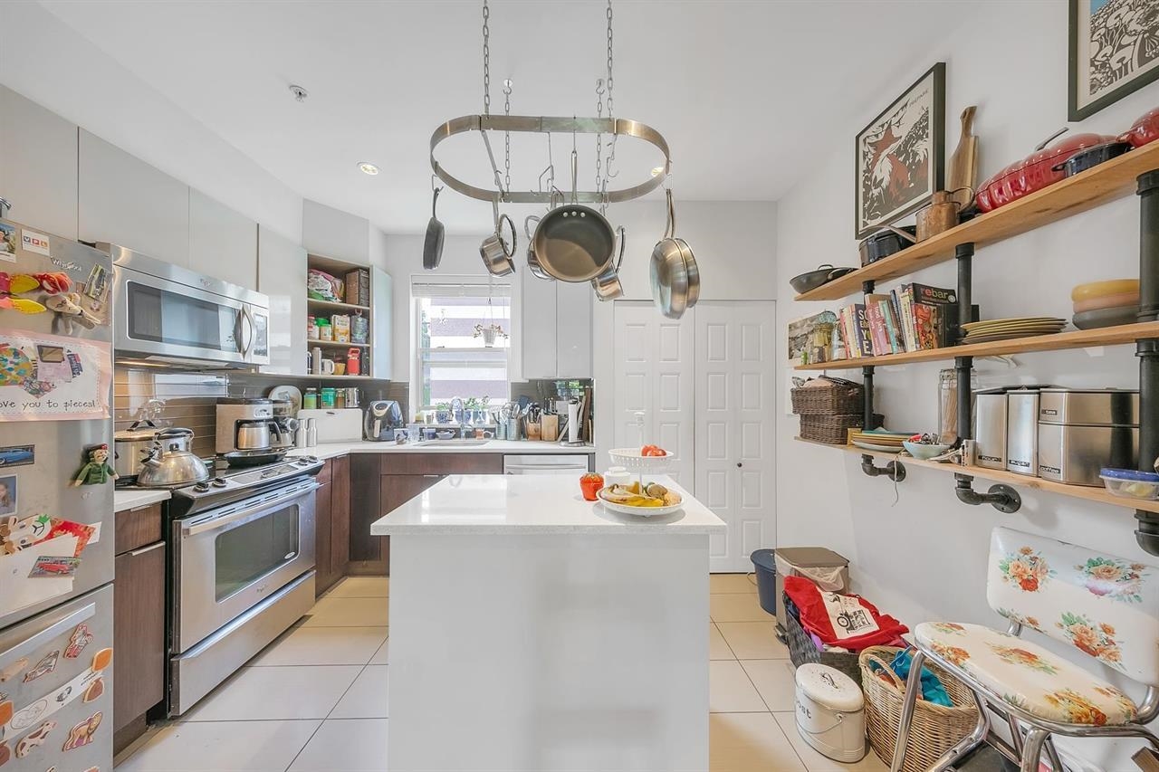Listing image of 2128 ETON STREET