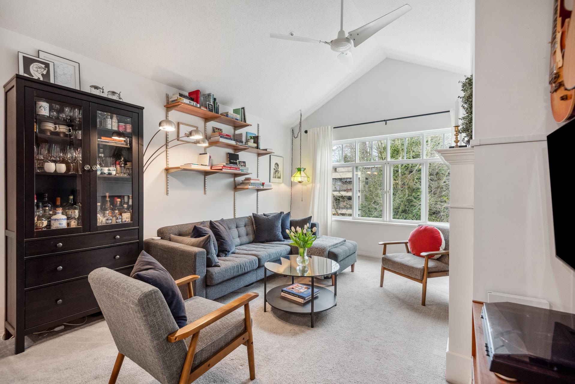 Listing image of 414 333 E 1ST STREET
