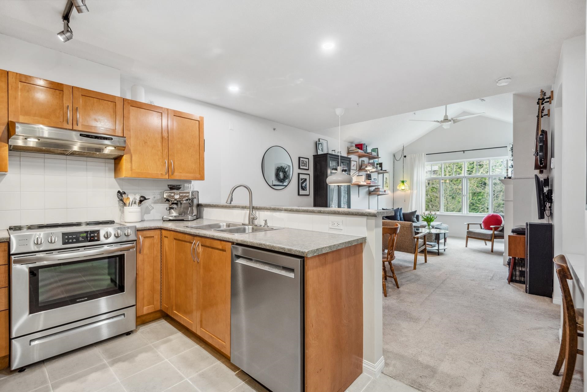 Listing image of 414 333 E 1ST STREET