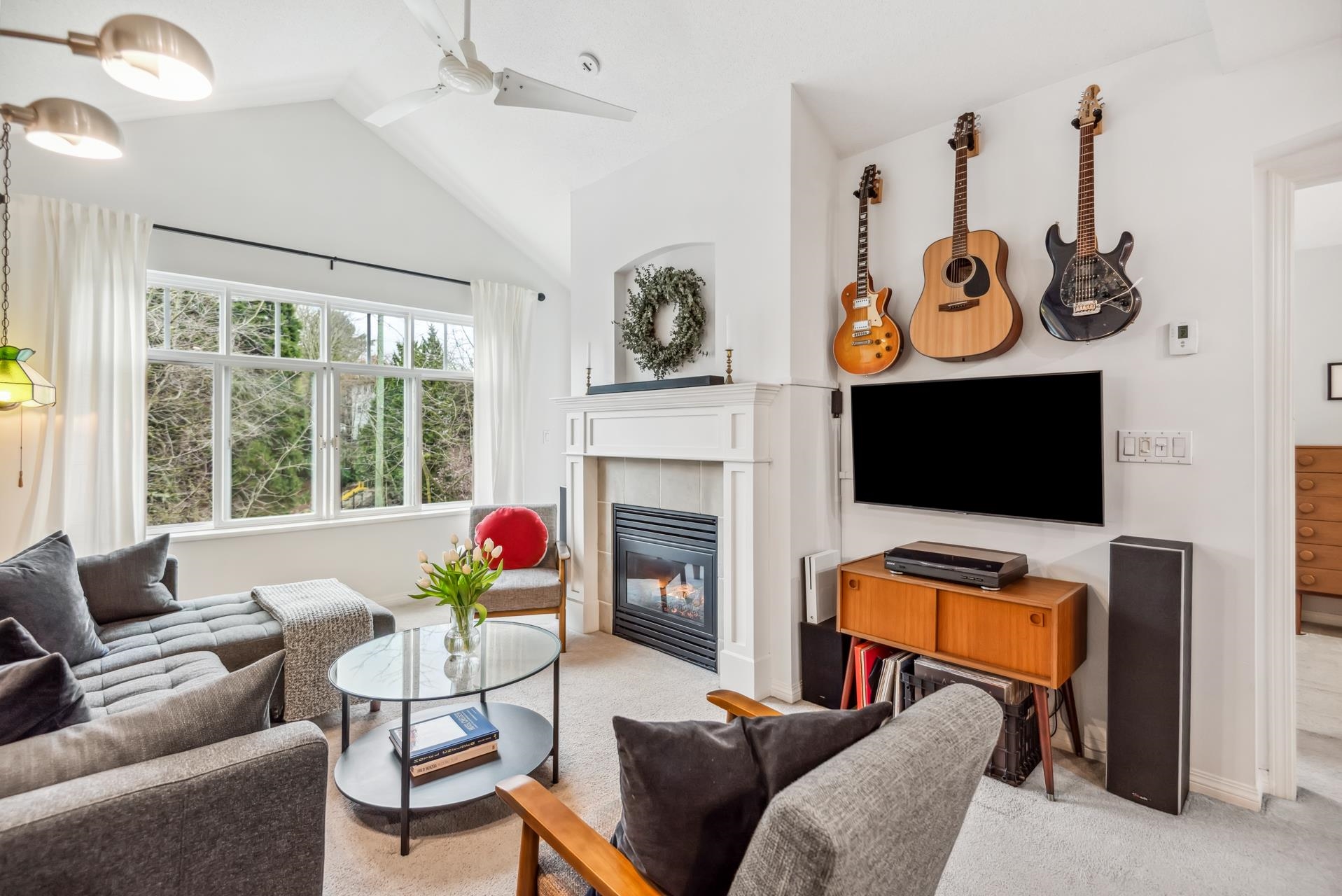 Listing image of 414 333 E 1ST STREET