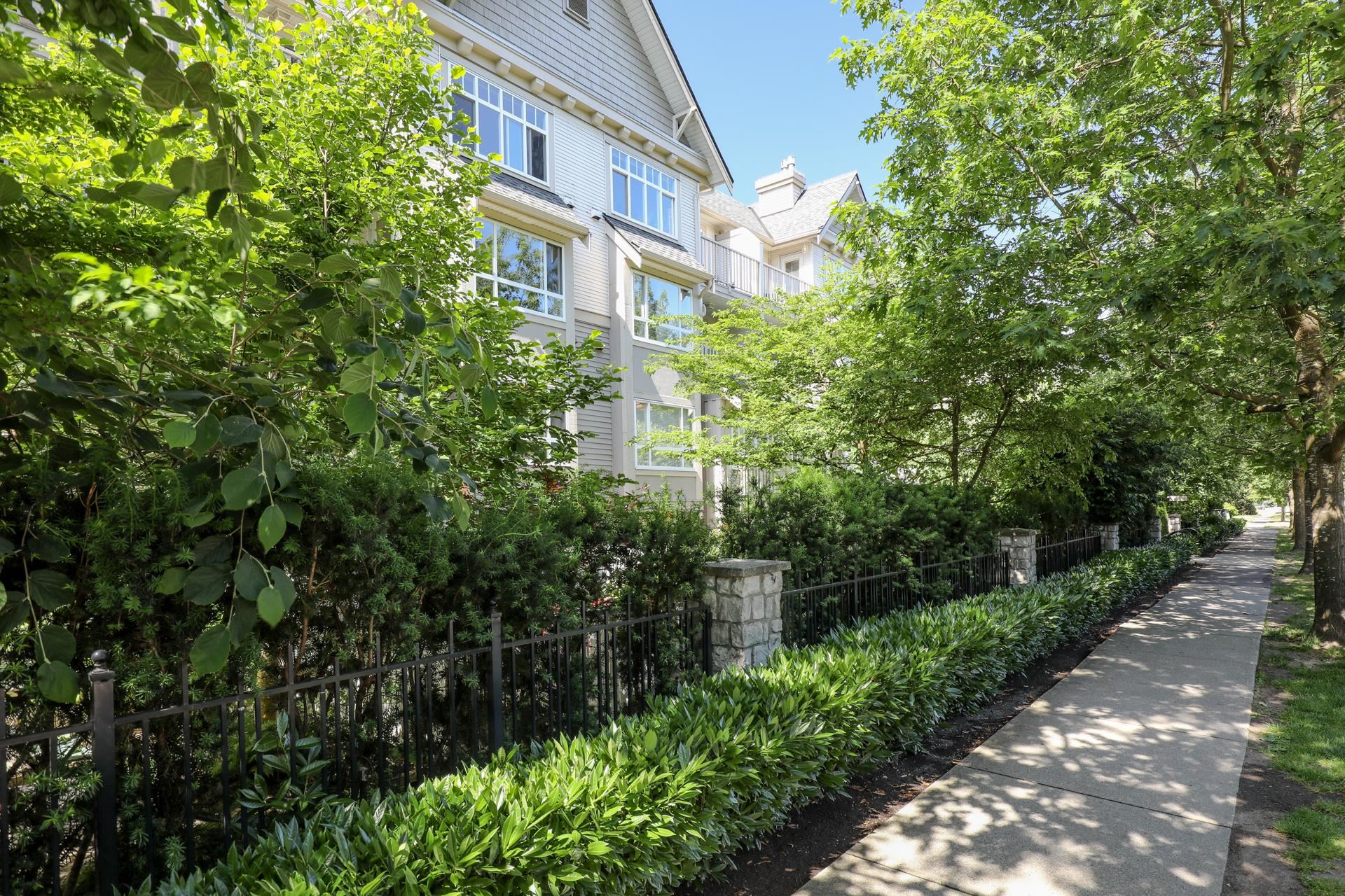 Listing image of 414 333 E 1ST STREET