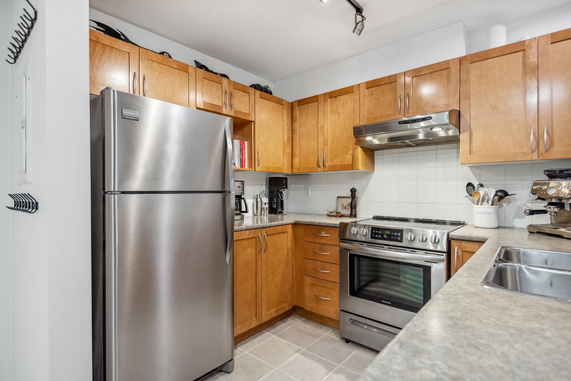 Listing image of 414 333 E 1ST STREET