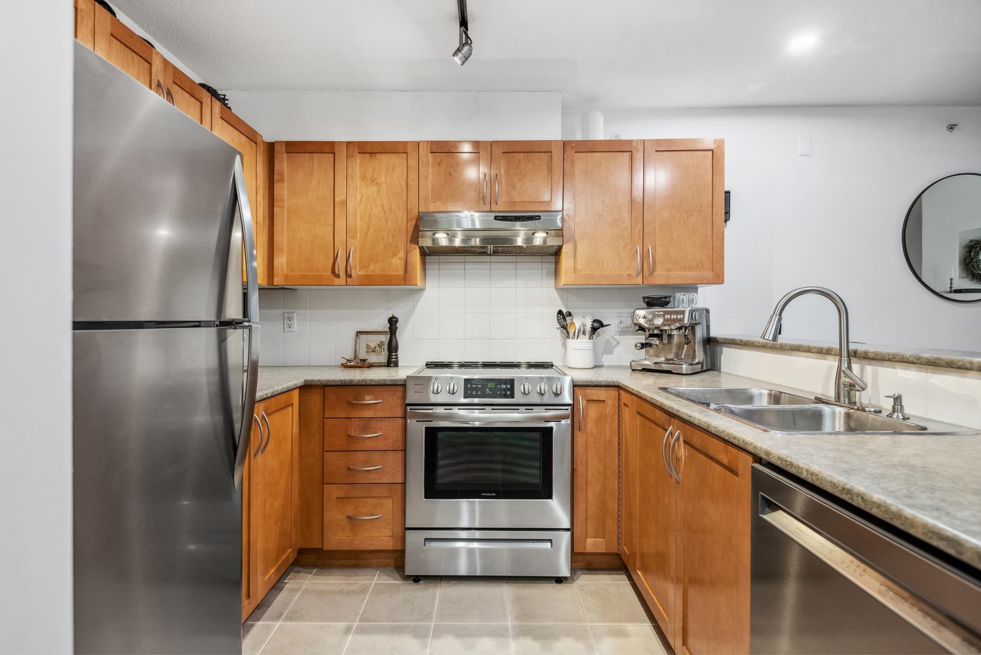 Listing image of 414 333 E 1ST STREET