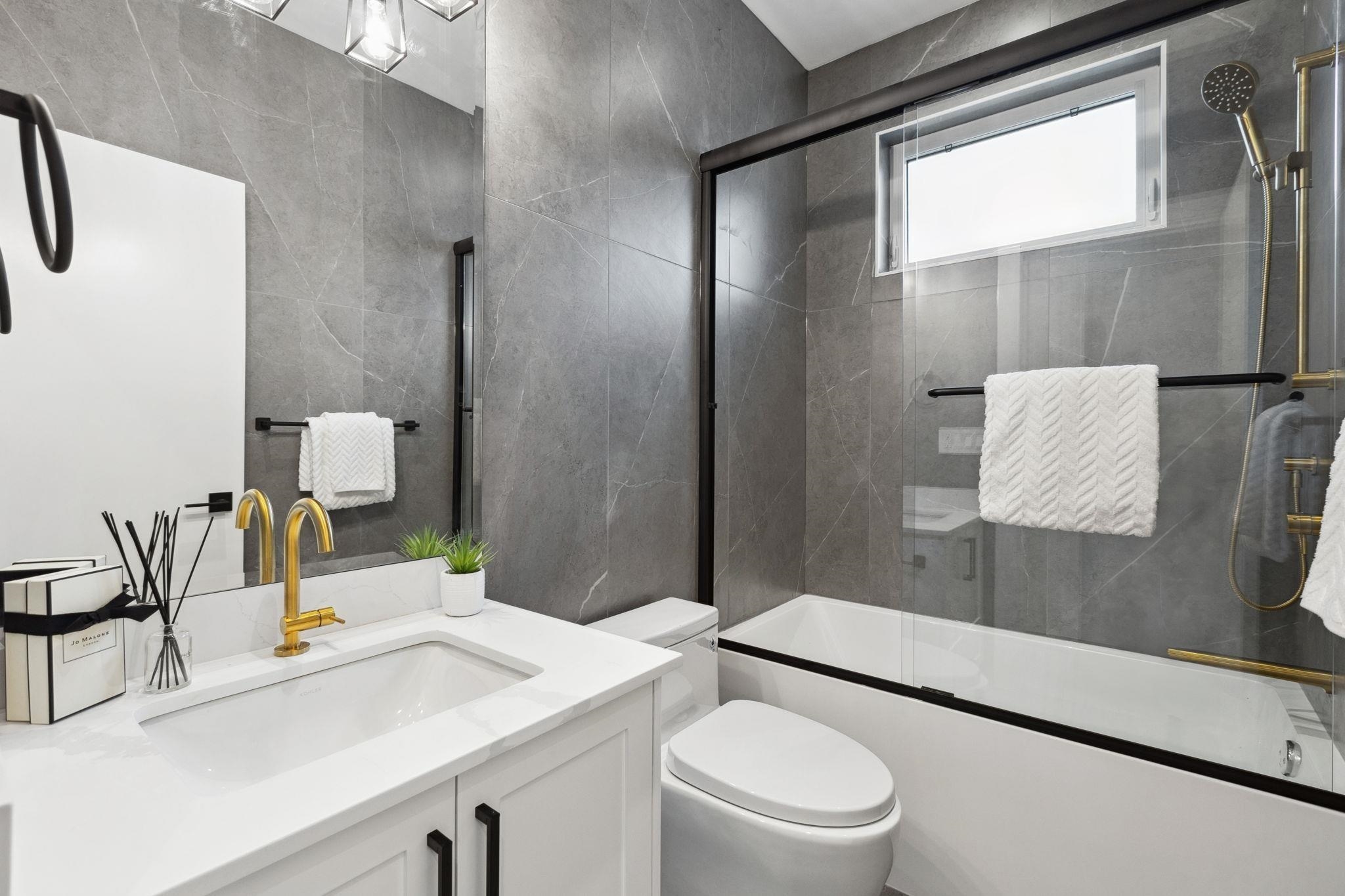 Listing image of 1330 W 15TH STREET