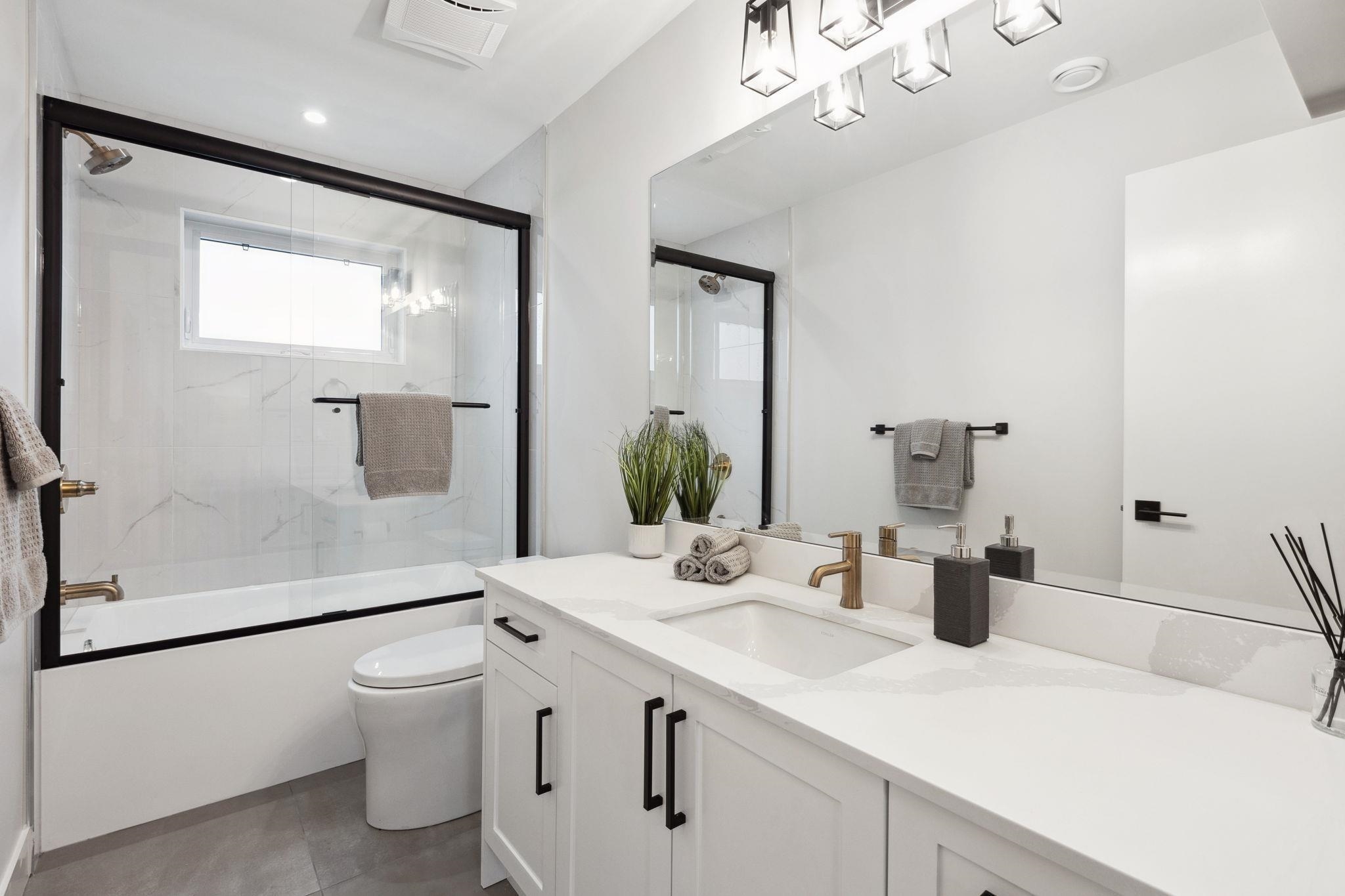 Listing image of 1330 W 15TH STREET