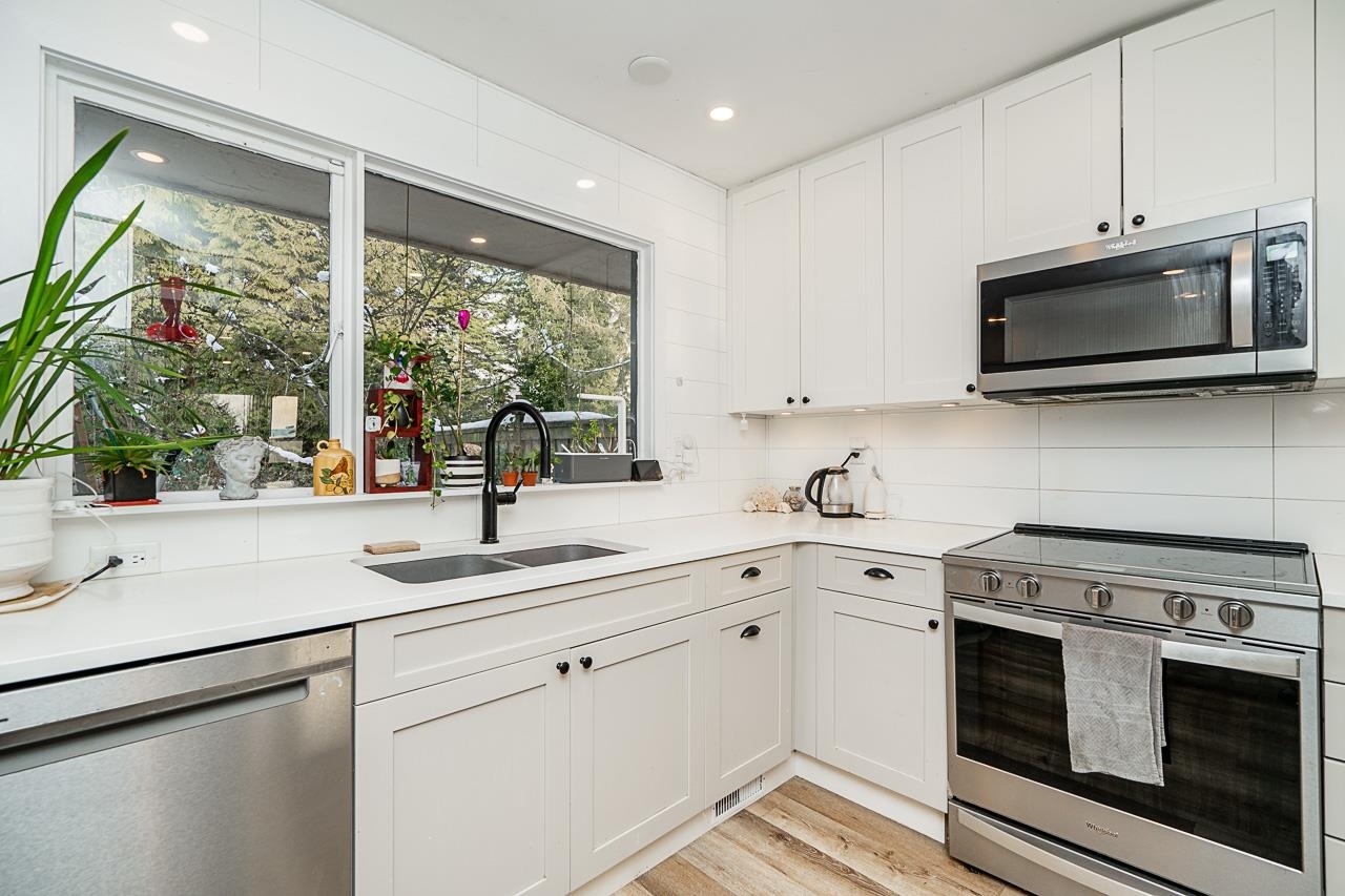Listing image of 1014 LILLOOET ROAD