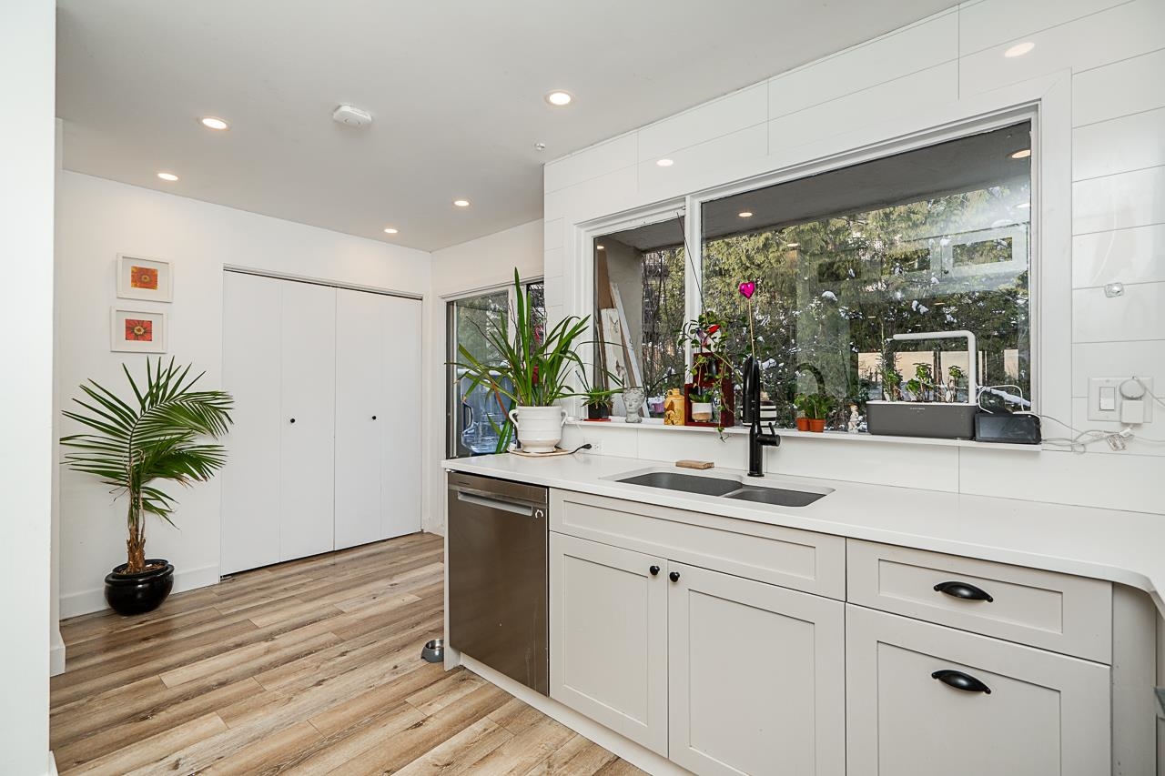 Listing image of 1014 LILLOOET ROAD