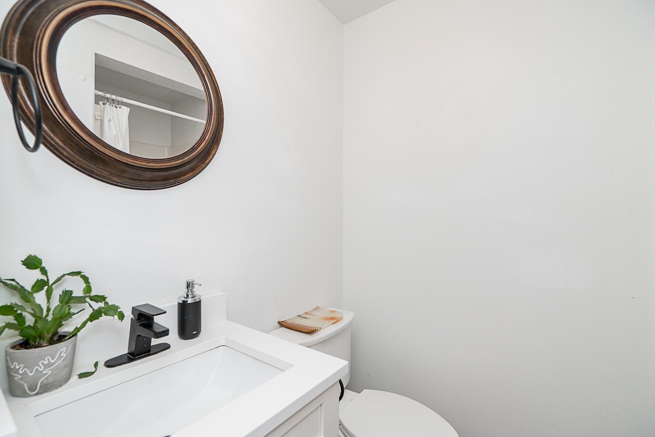 Listing image of 1014 LILLOOET ROAD