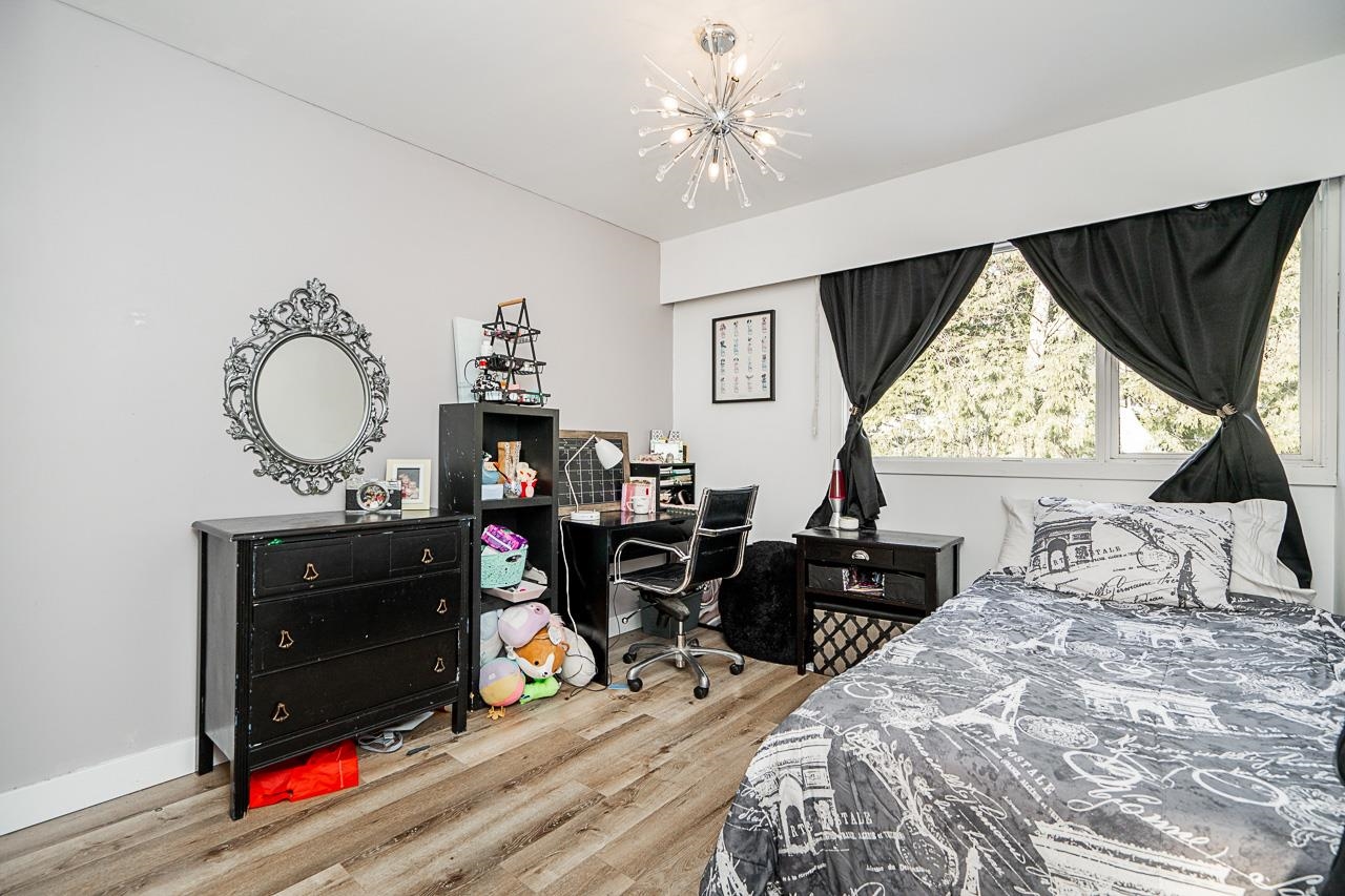 Listing image of 1014 LILLOOET ROAD