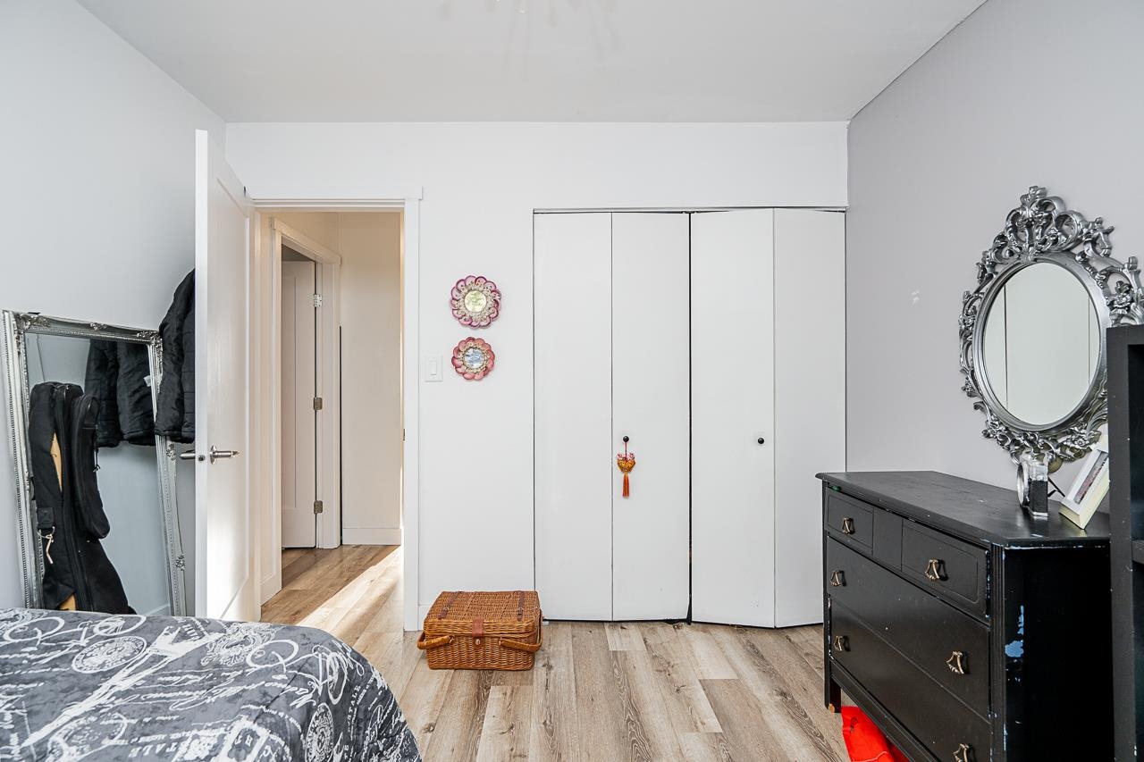 Listing image of 1014 LILLOOET ROAD