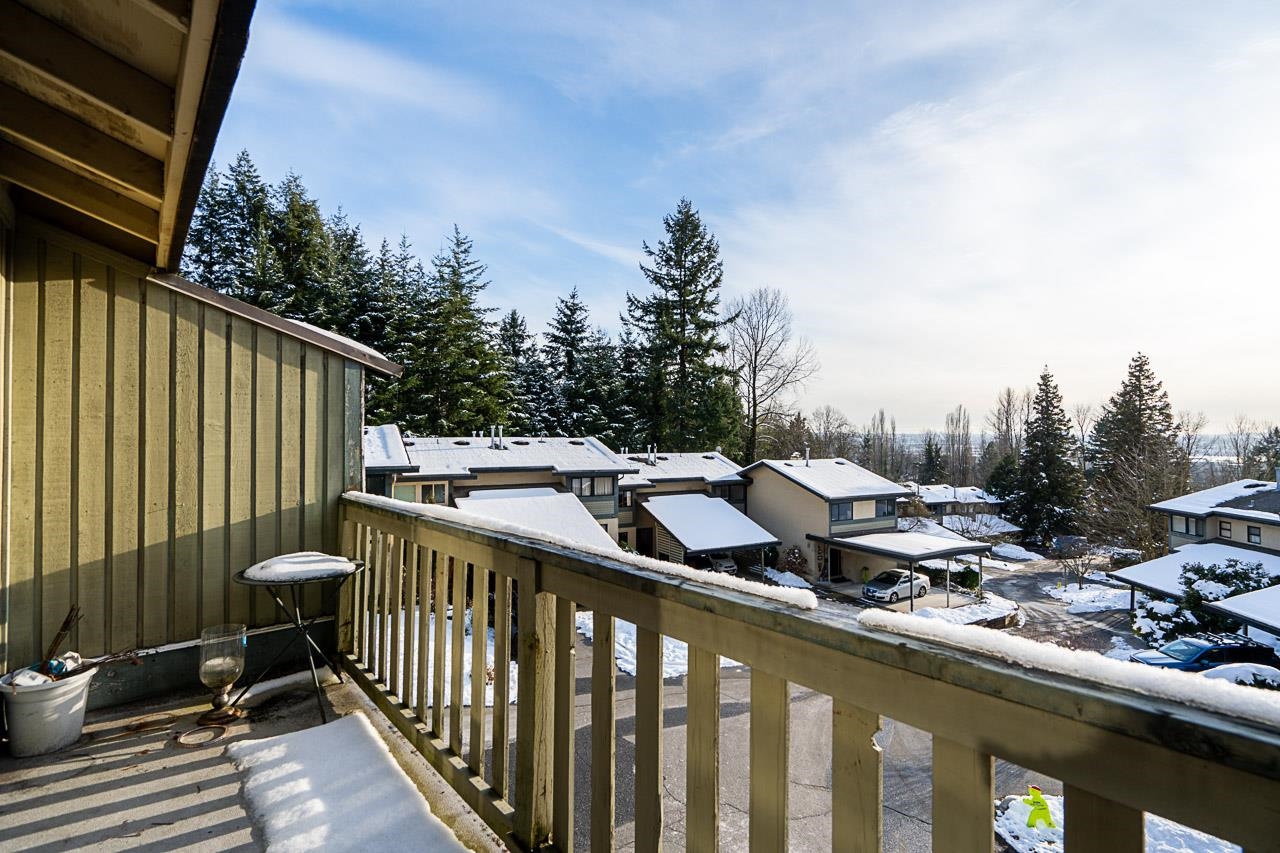 Listing image of 1014 LILLOOET ROAD