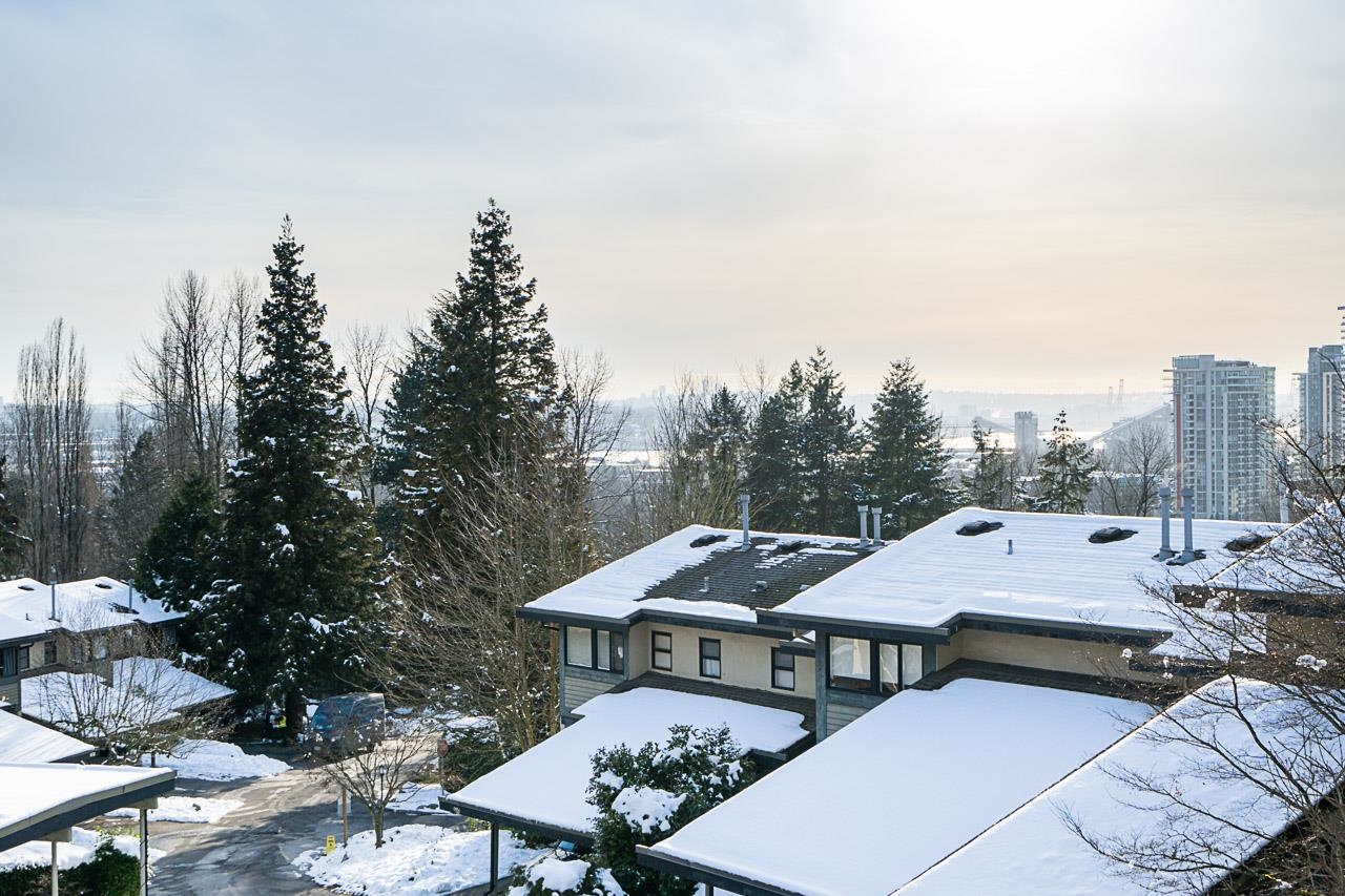 Listing image of 1014 LILLOOET ROAD