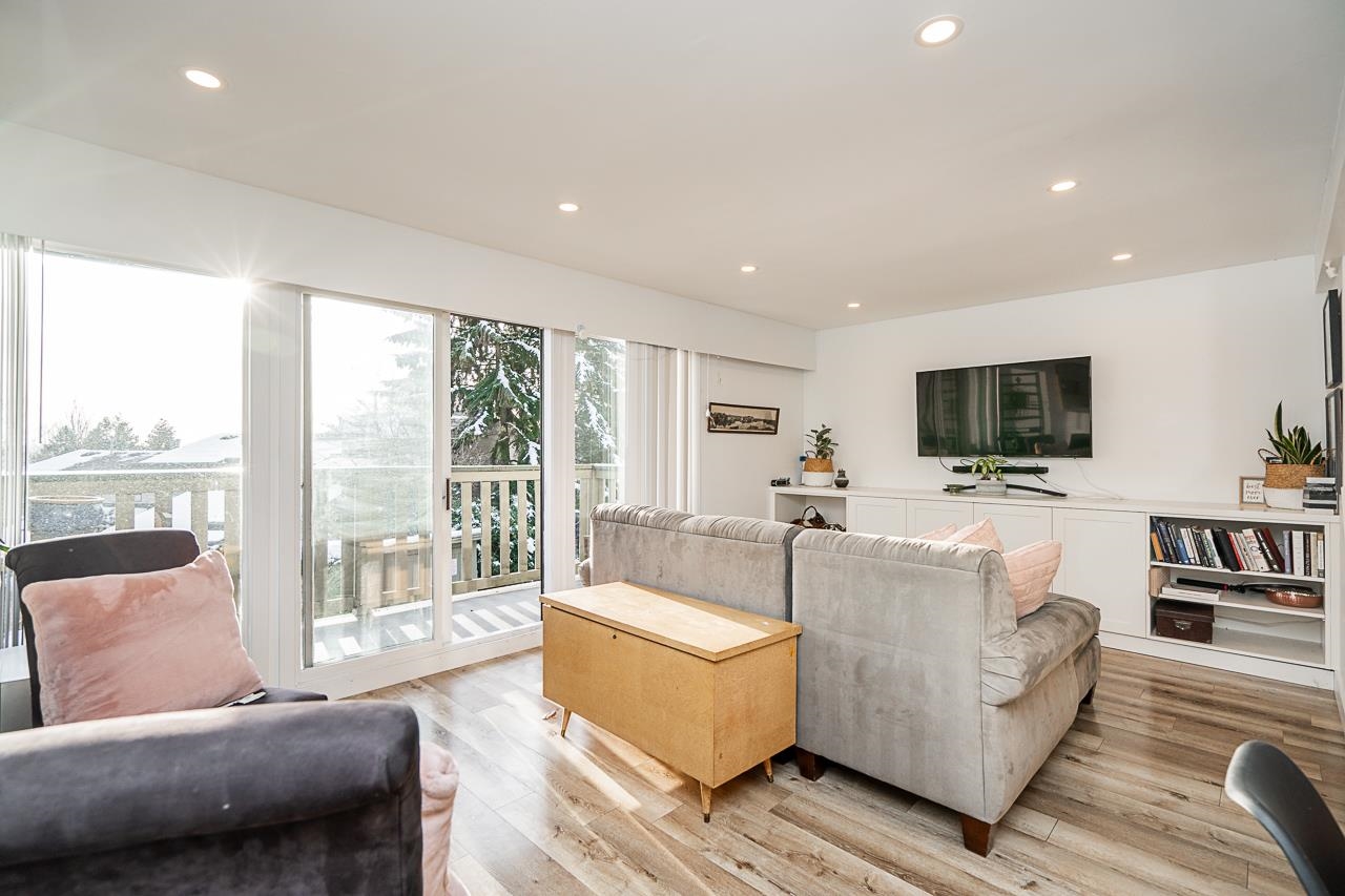Listing image of 1014 LILLOOET ROAD