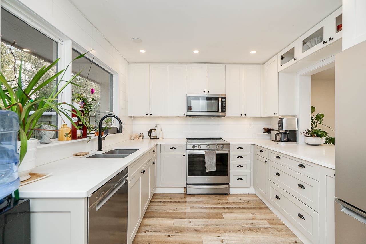 Listing image of 1014 LILLOOET ROAD