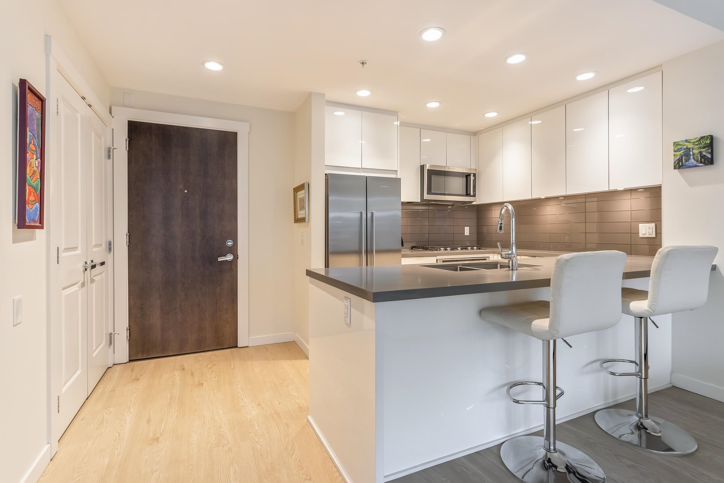 Listing image of 221 255 W 1ST STREET