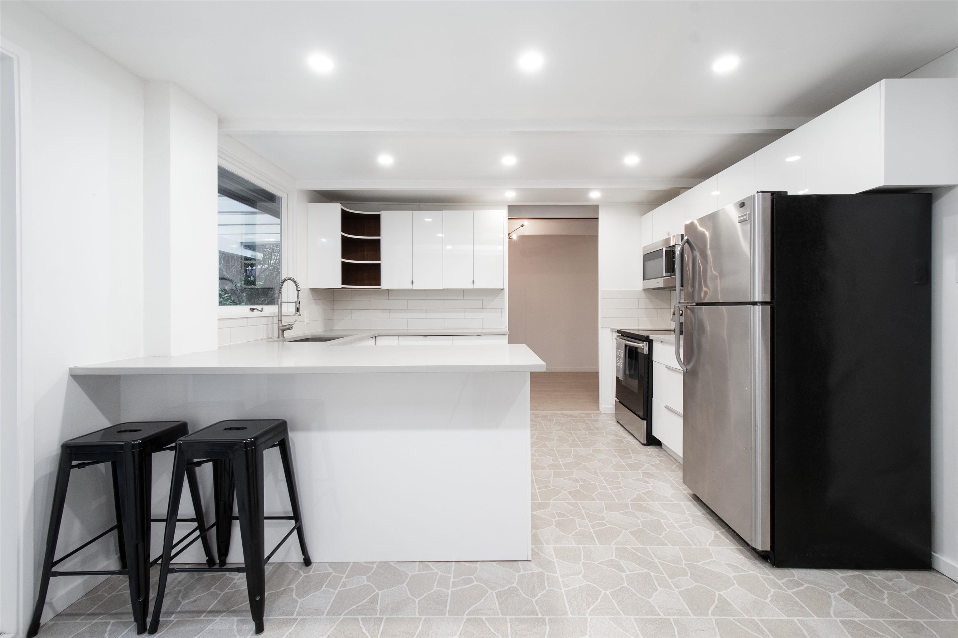 Listing image of 937 MONTROYAL BOULEVARD
