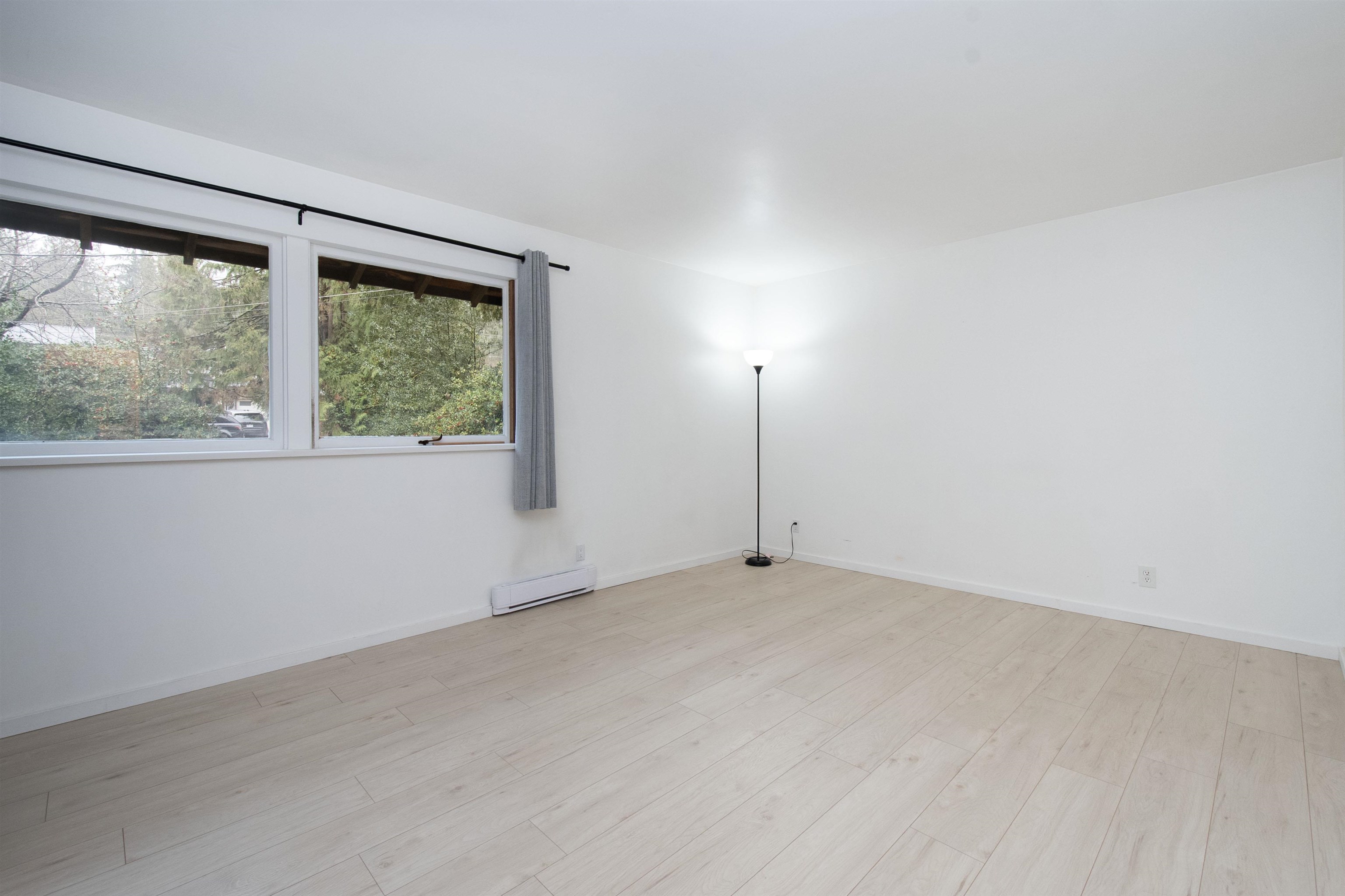 Listing image of 937 MONTROYAL BOULEVARD