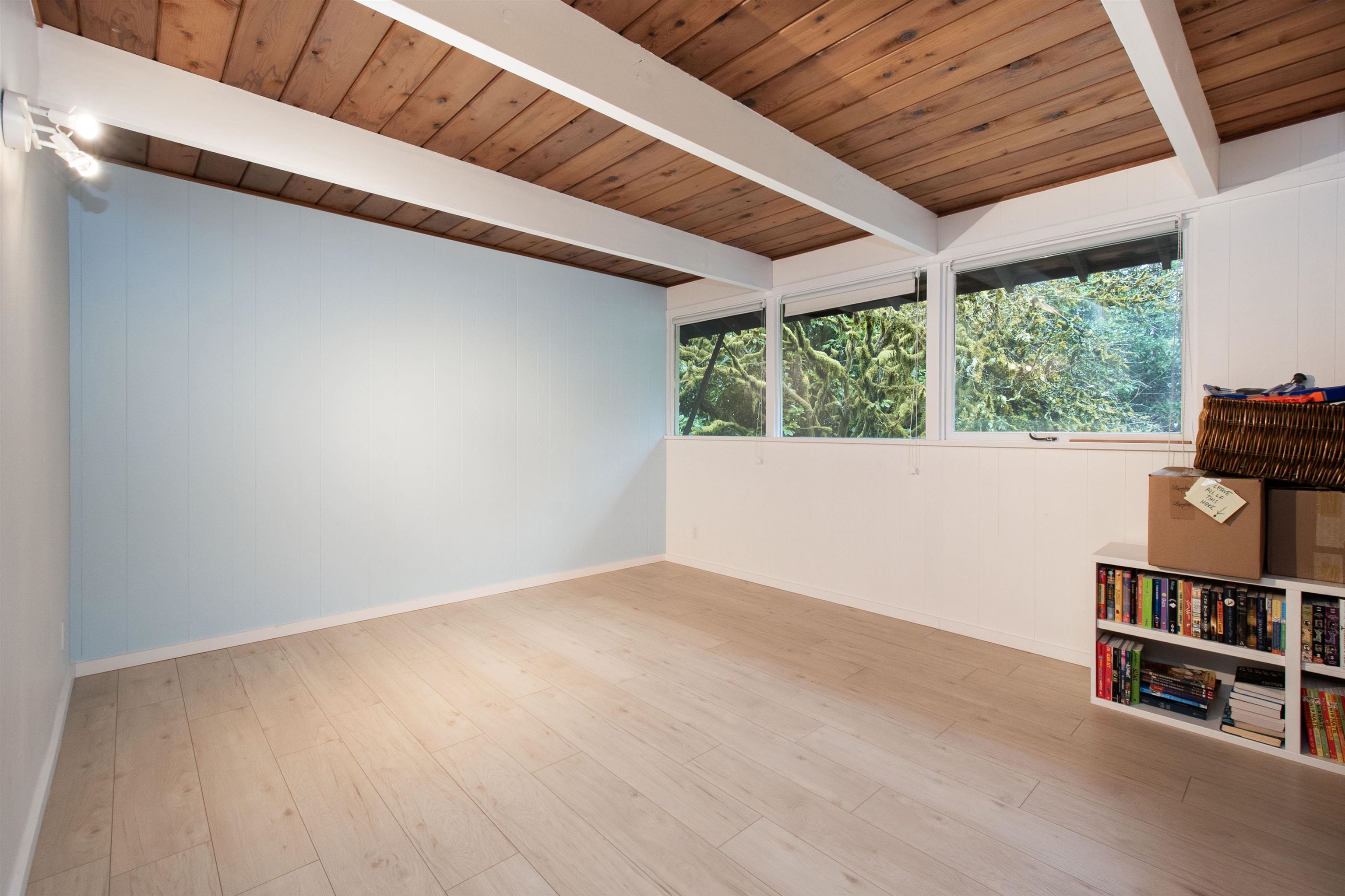 Listing image of 937 MONTROYAL BOULEVARD