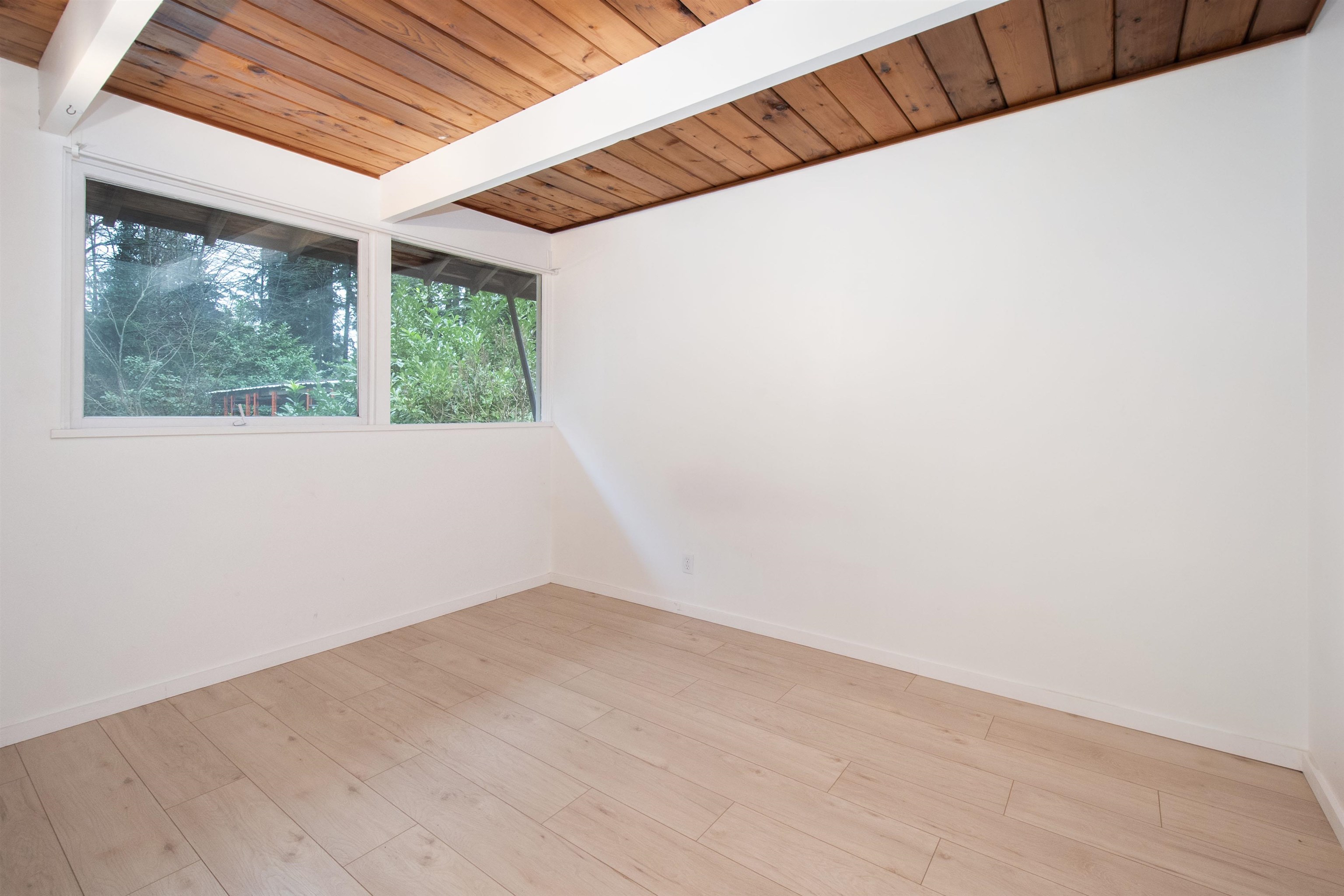 Listing image of 937 MONTROYAL BOULEVARD