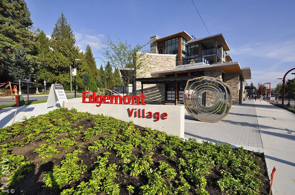 Listing image of 937 MONTROYAL BOULEVARD