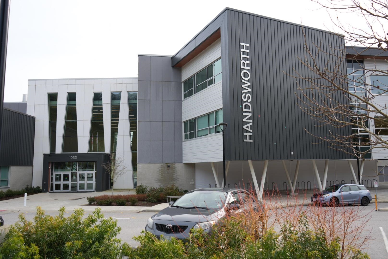Listing image of 937 MONTROYAL BOULEVARD