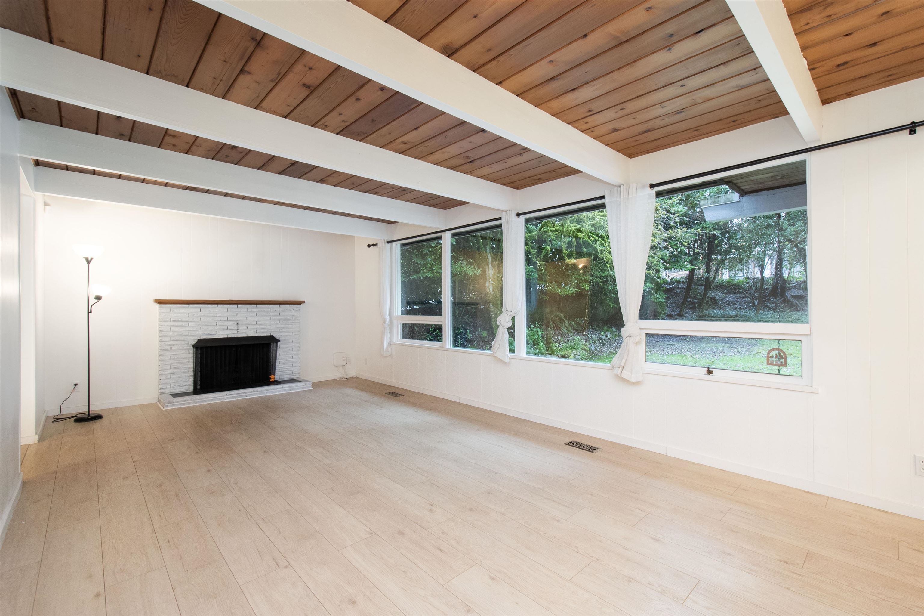 Listing image of 937 MONTROYAL BOULEVARD