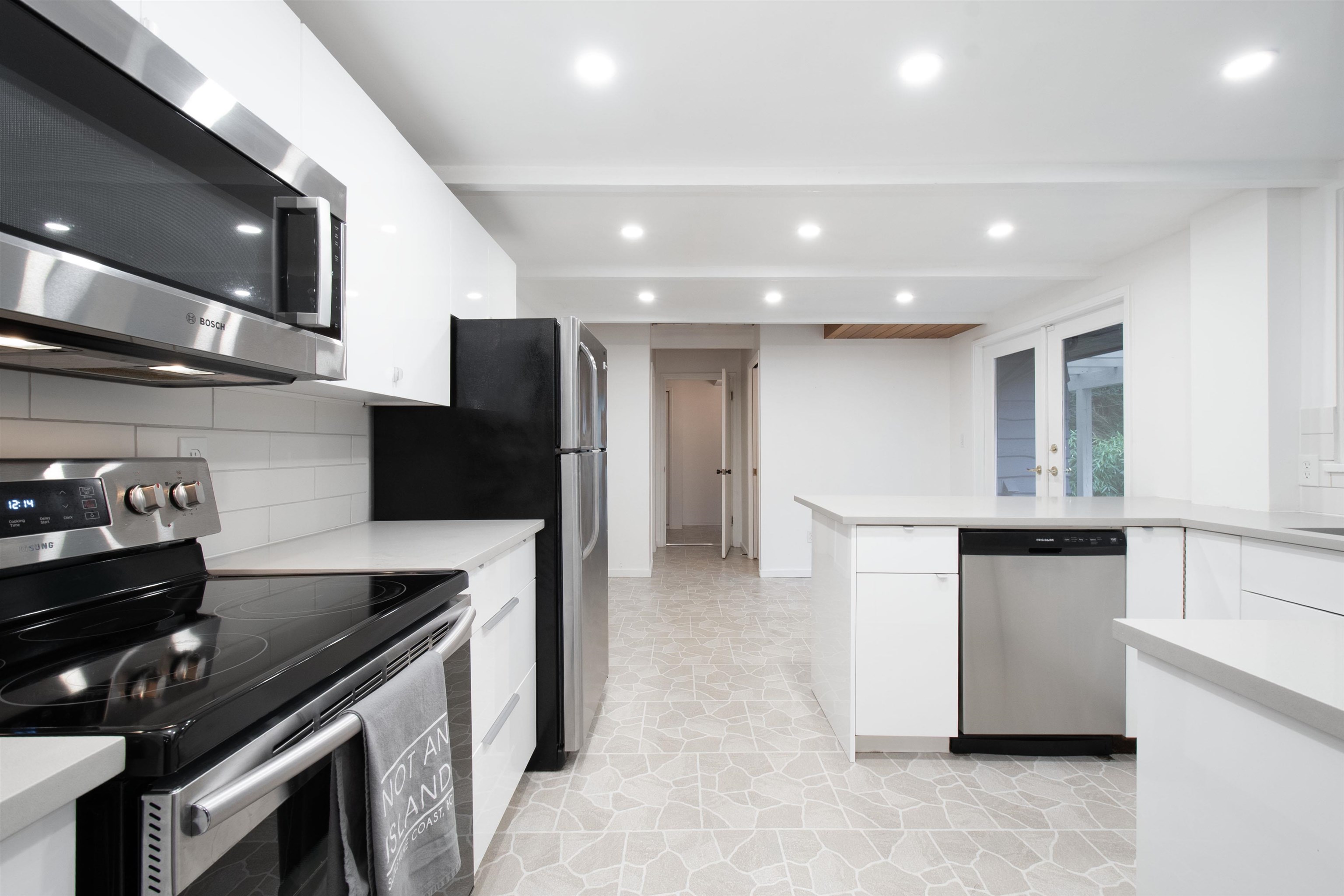 Listing image of 937 MONTROYAL BOULEVARD