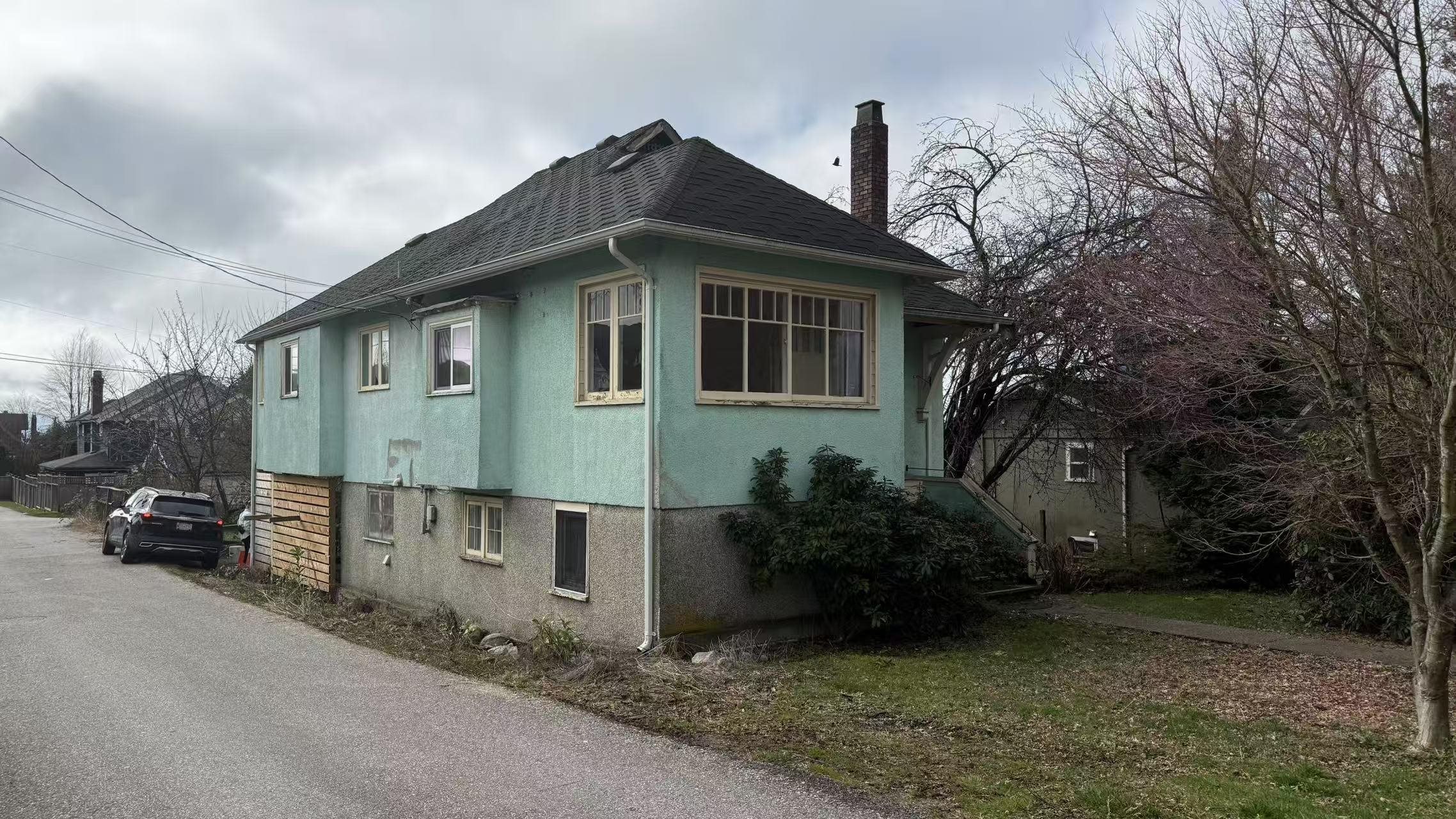 Listing image of 317 W 15TH STREET