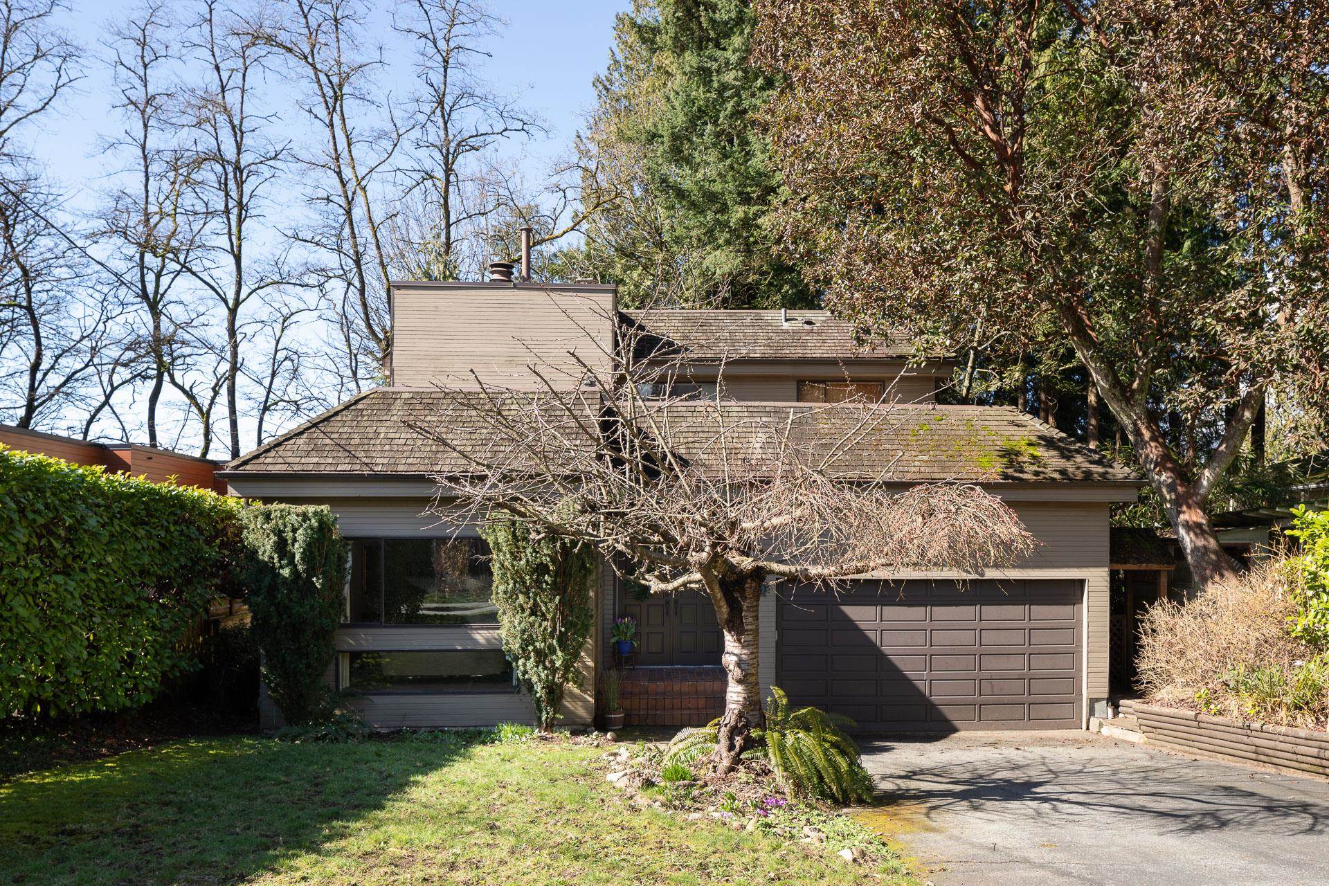 2221 BOWSER AVENUE