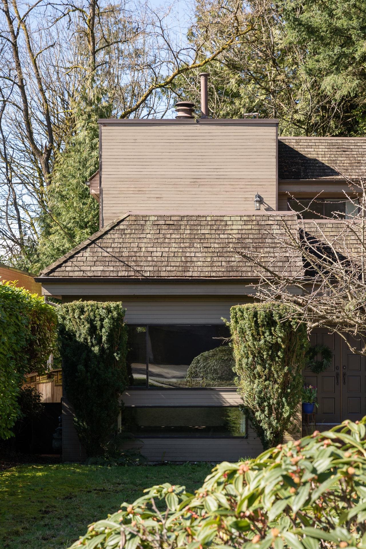 Listing image of 2221 BOWSER AVENUE