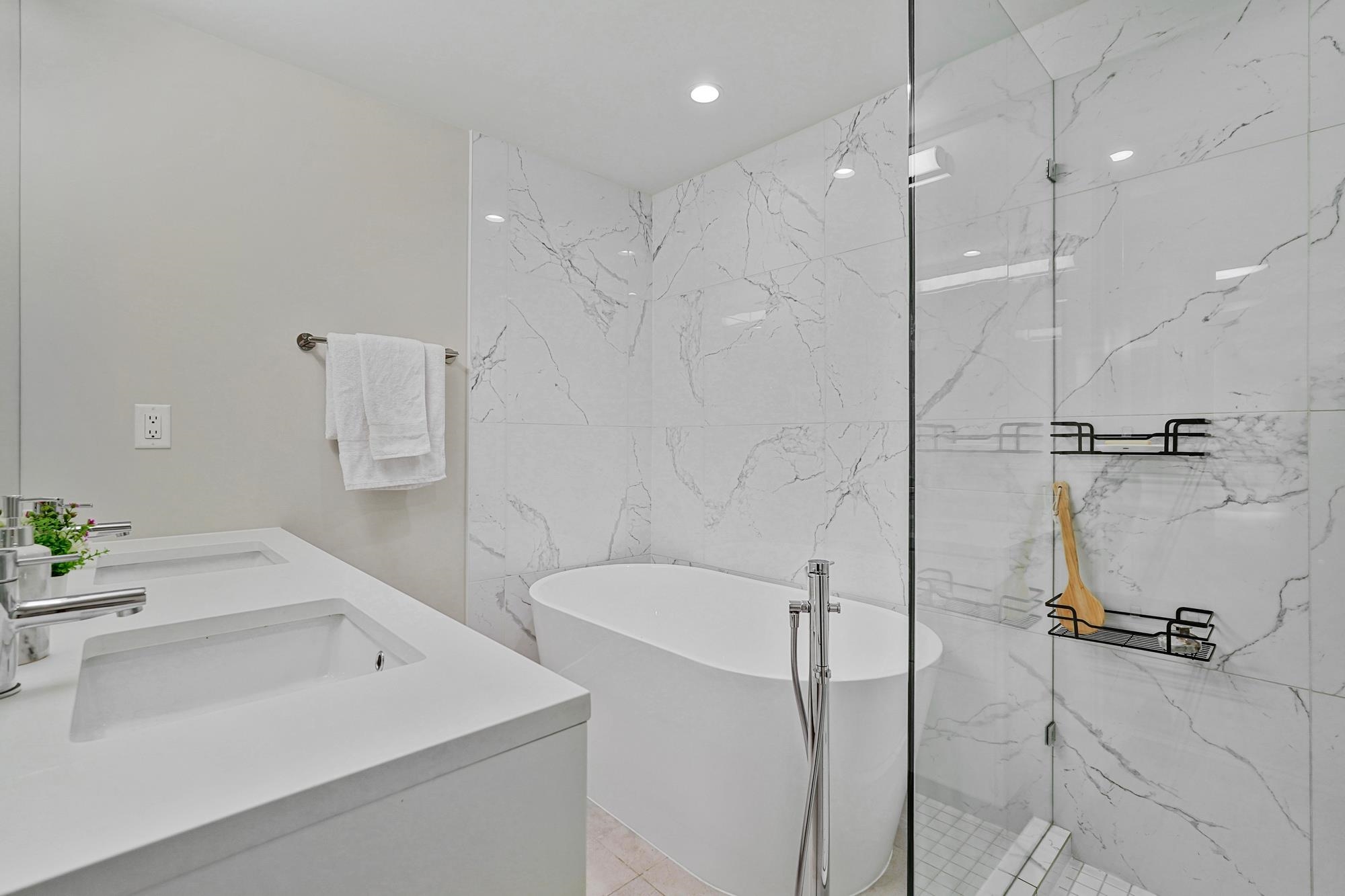 Listing image of 101 649 E 3RD STREET