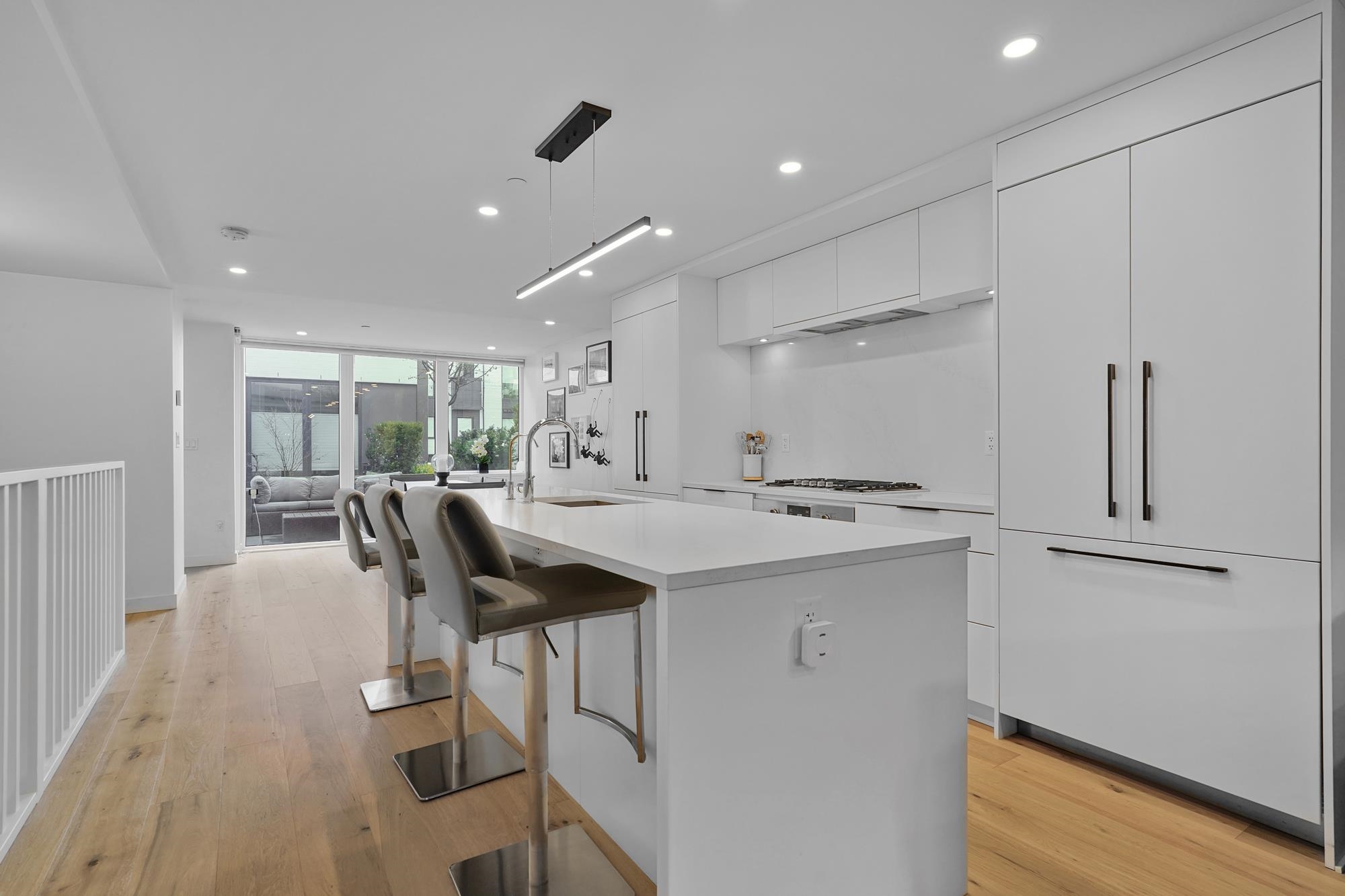 Listing image of 101 649 E 3RD STREET