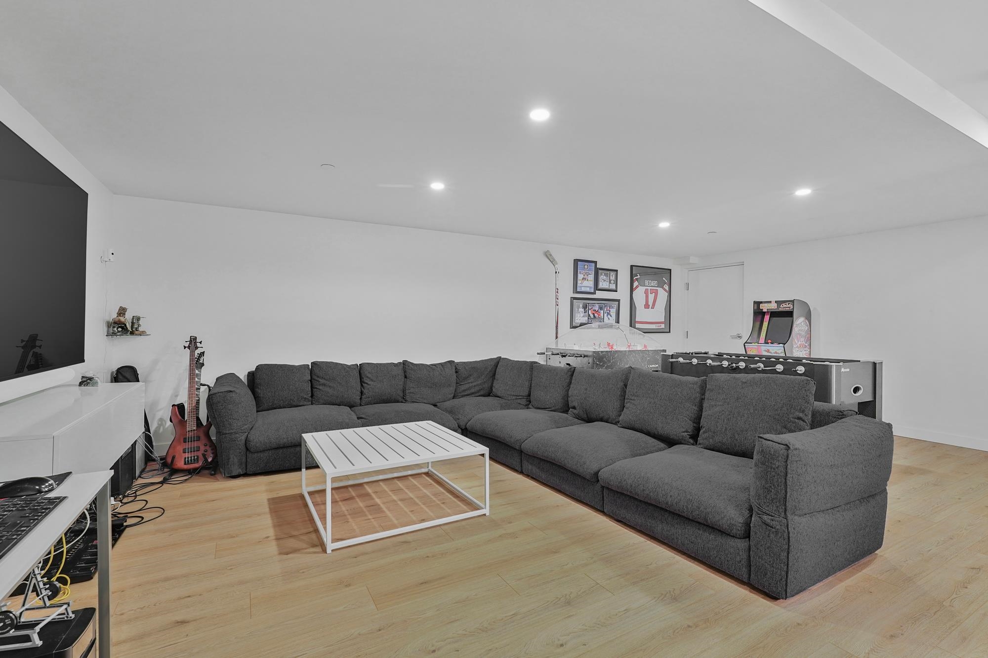 Listing image of 101 649 E 3RD STREET
