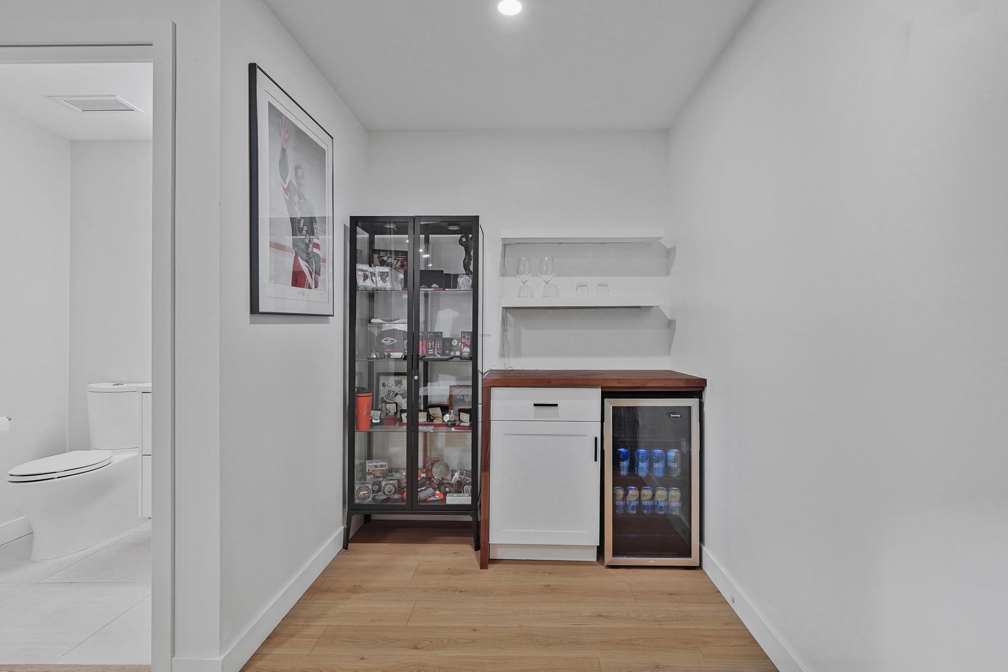 Listing image of 101 649 E 3RD STREET