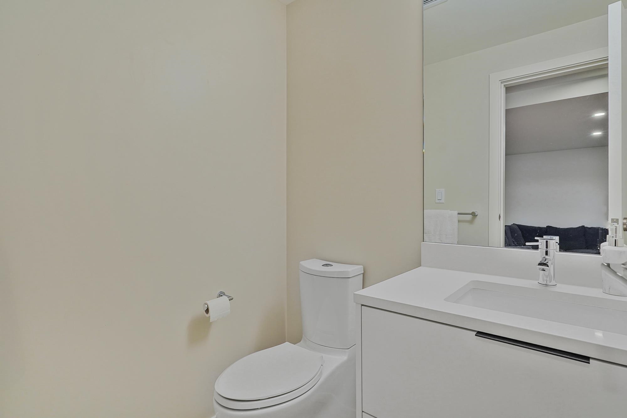 Listing image of 101 649 E 3RD STREET