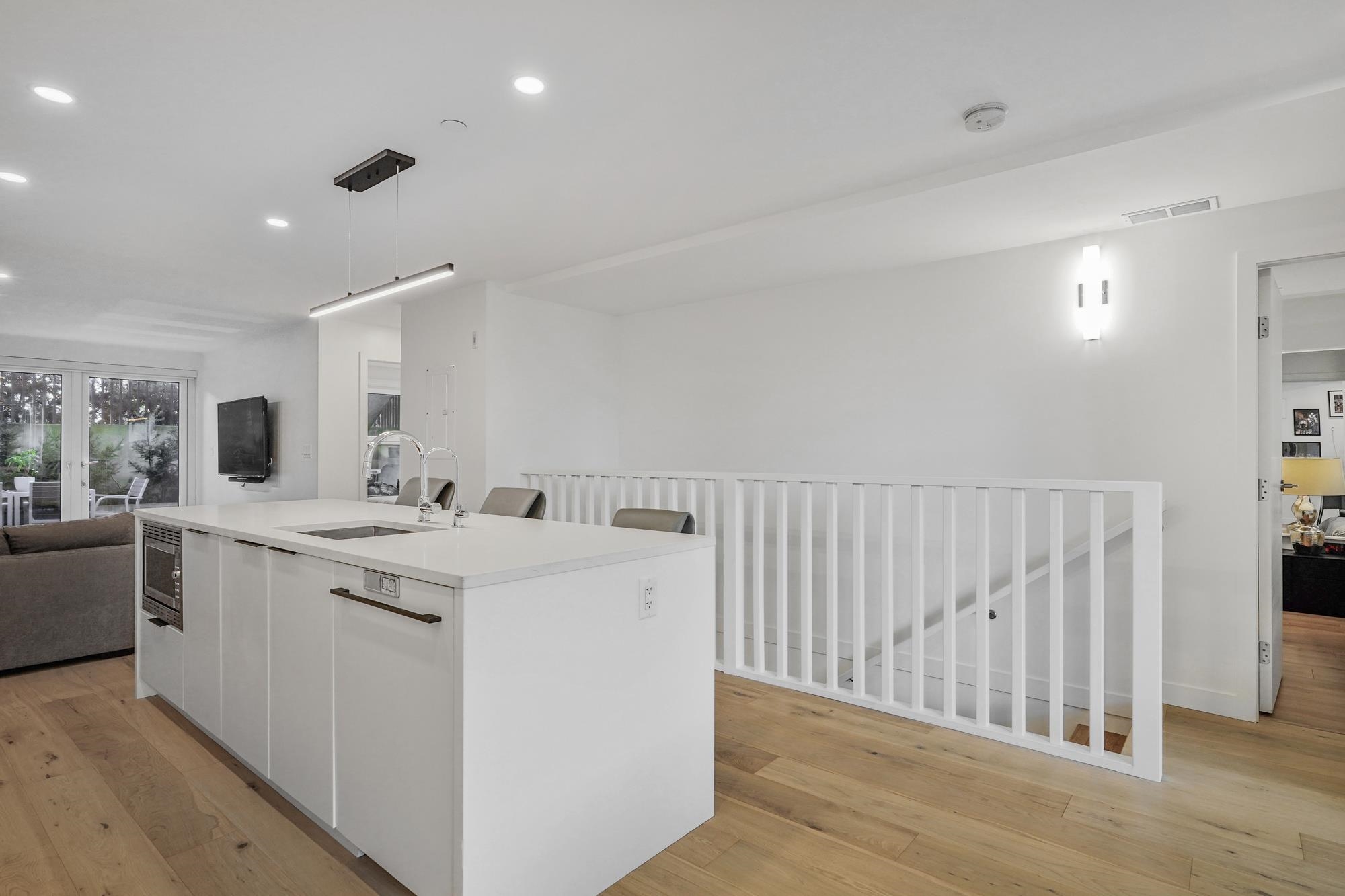 Listing image of 101 649 E 3RD STREET