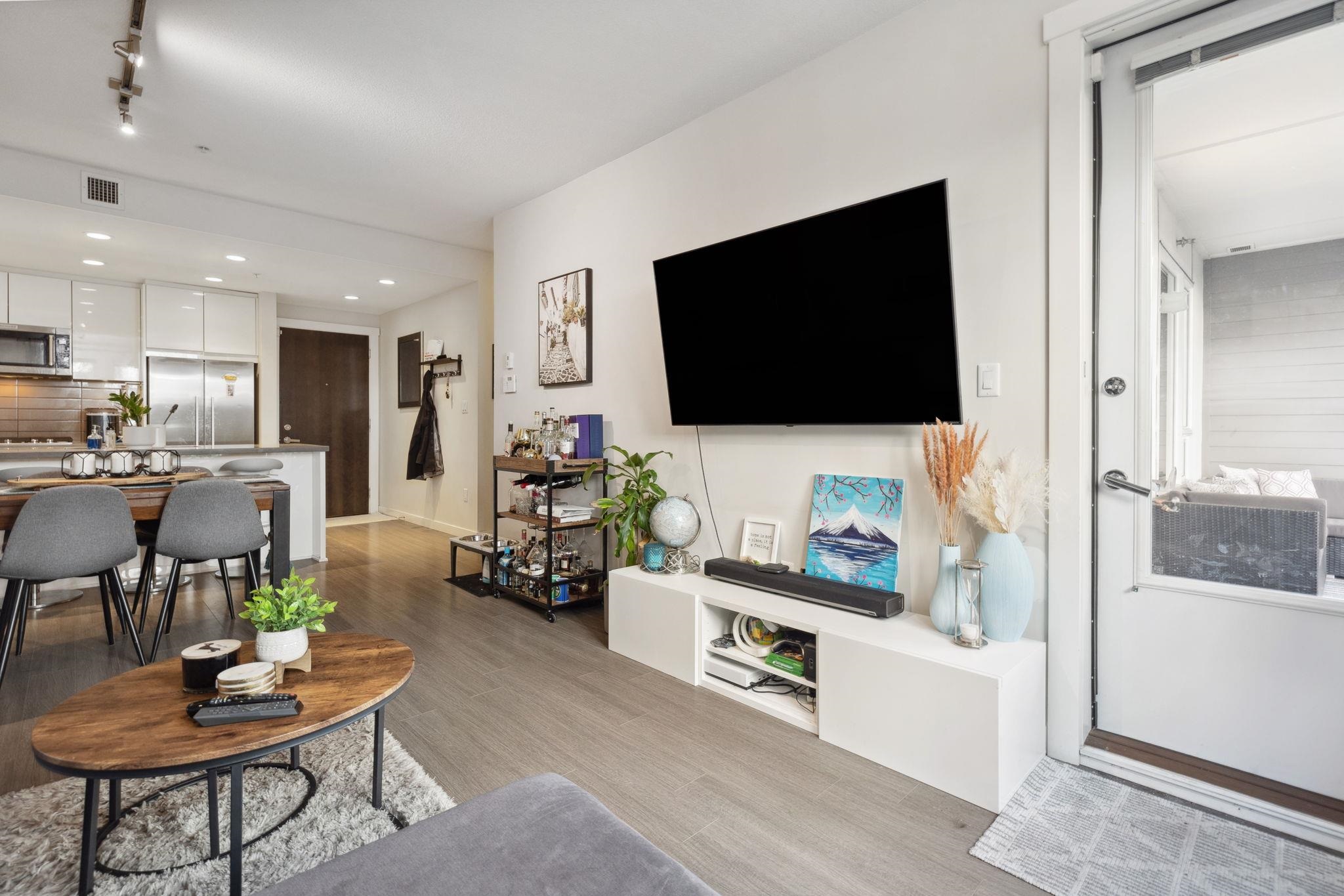 Listing image of 111 255 W 1ST STREET