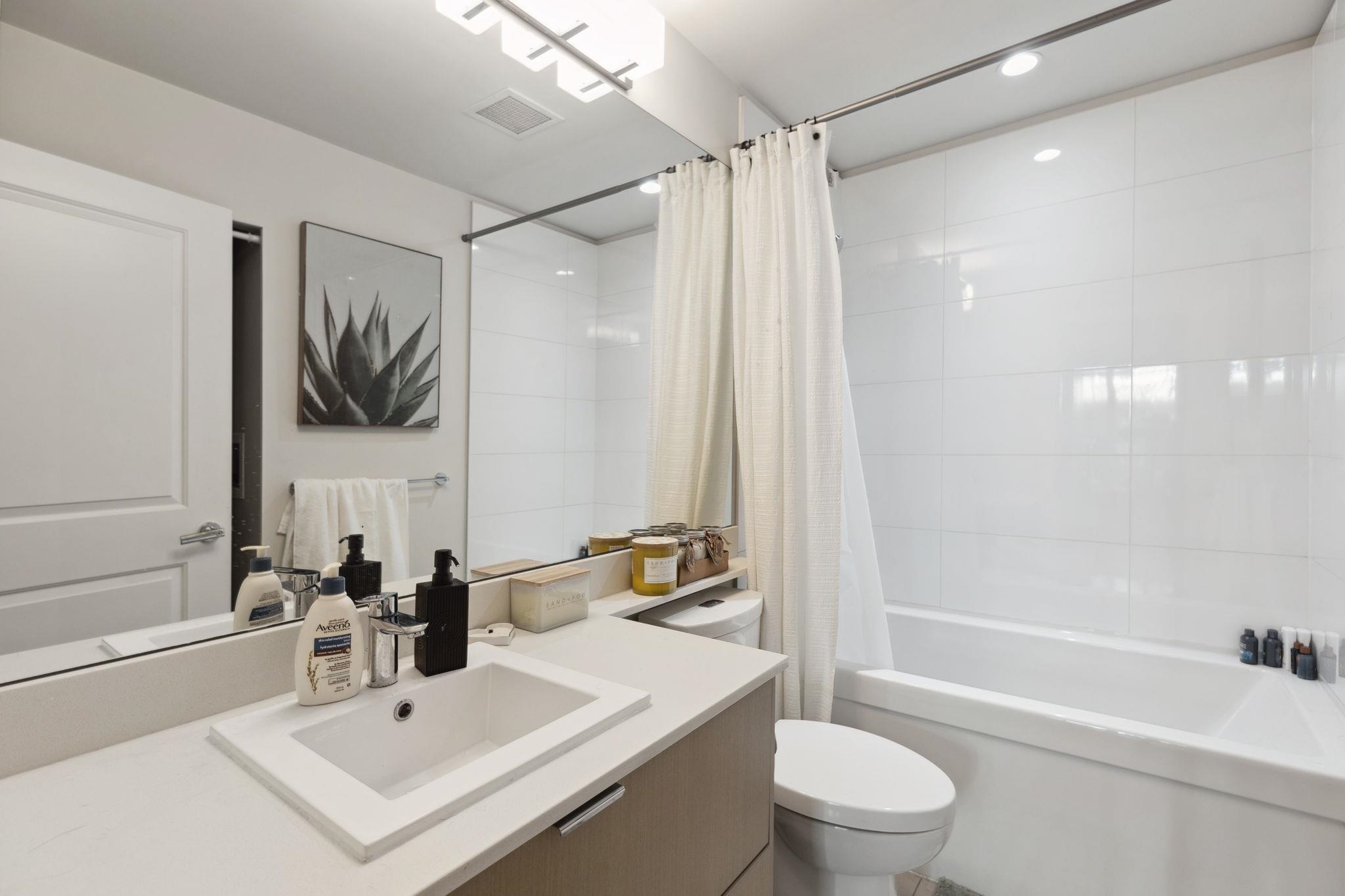 Listing image of 111 255 W 1ST STREET