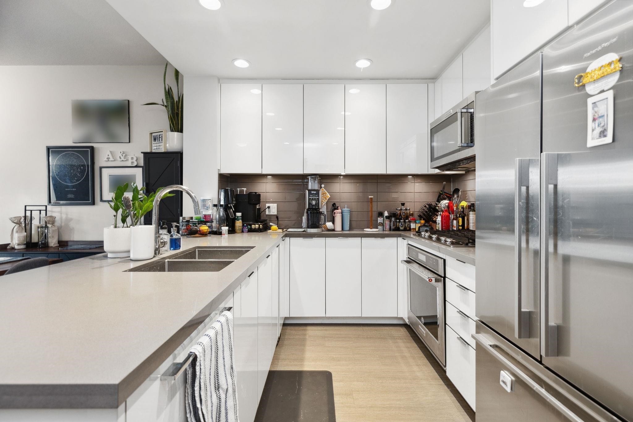 Listing image of 111 255 W 1ST STREET