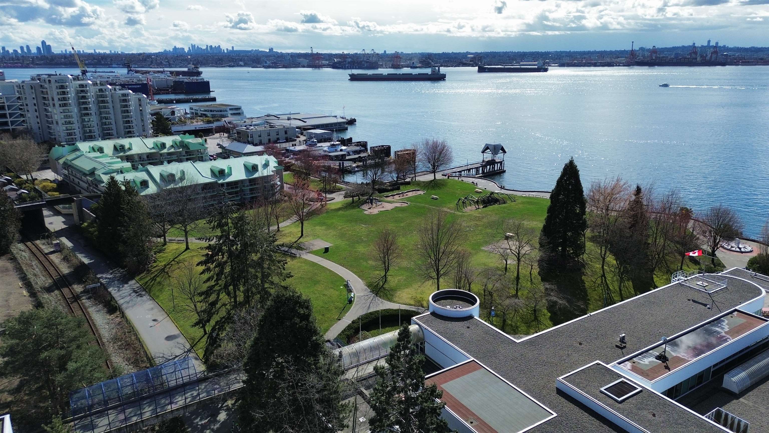 Listing image of 111 255 W 1ST STREET