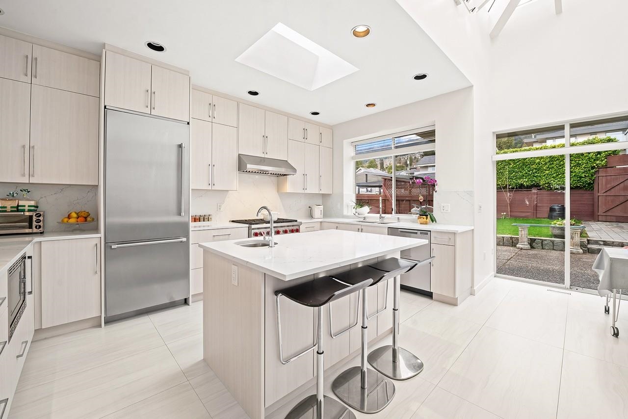 Listing image of 2135 LAWSON AVENUE