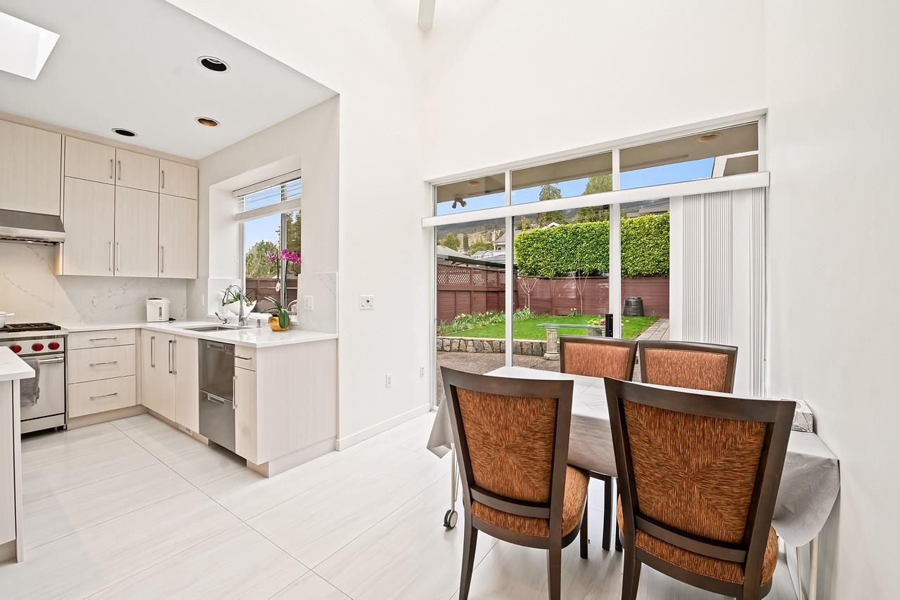Listing image of 2135 LAWSON AVENUE